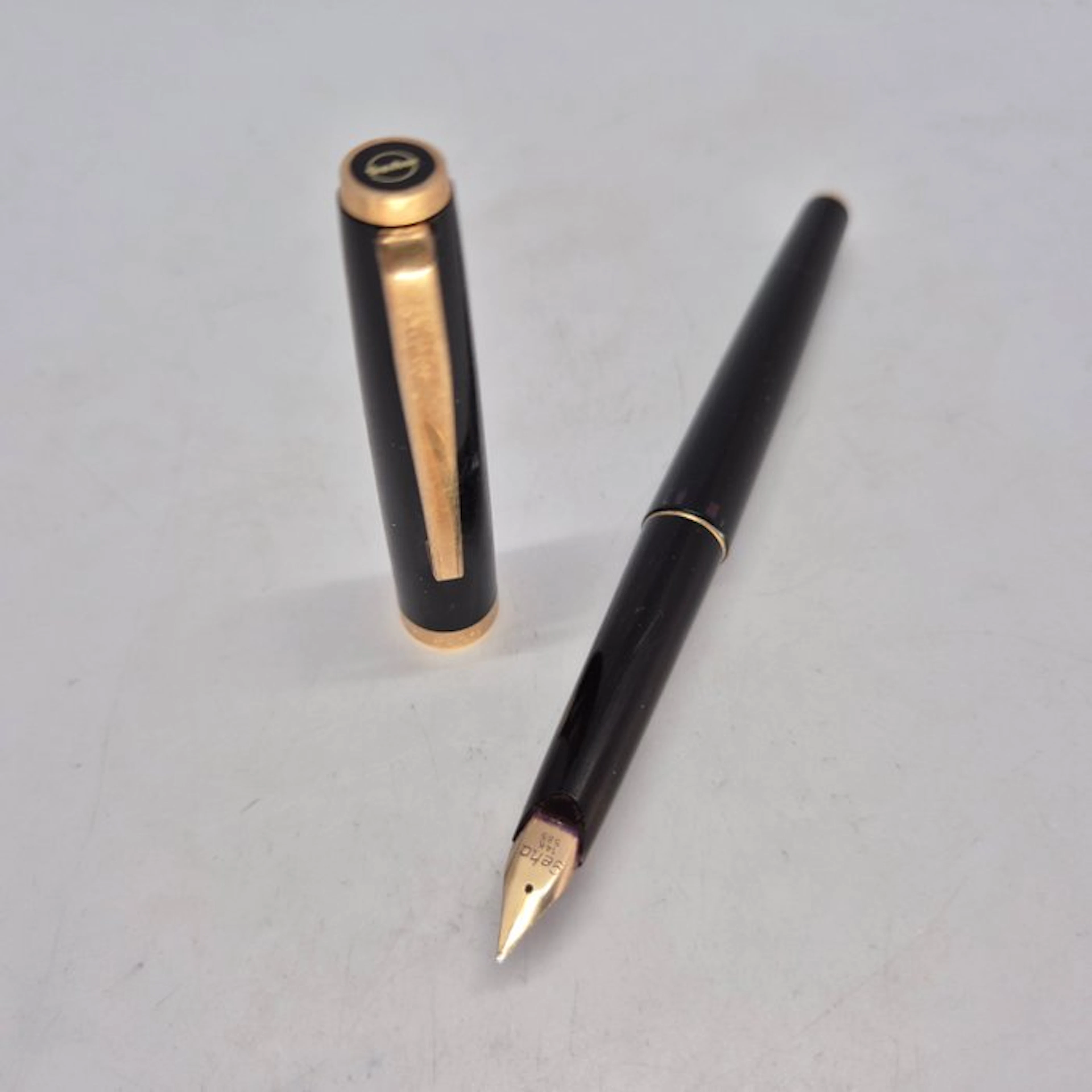 Geha - 726 - 14 gold nib (F) - Black / gold - 1970's - No...