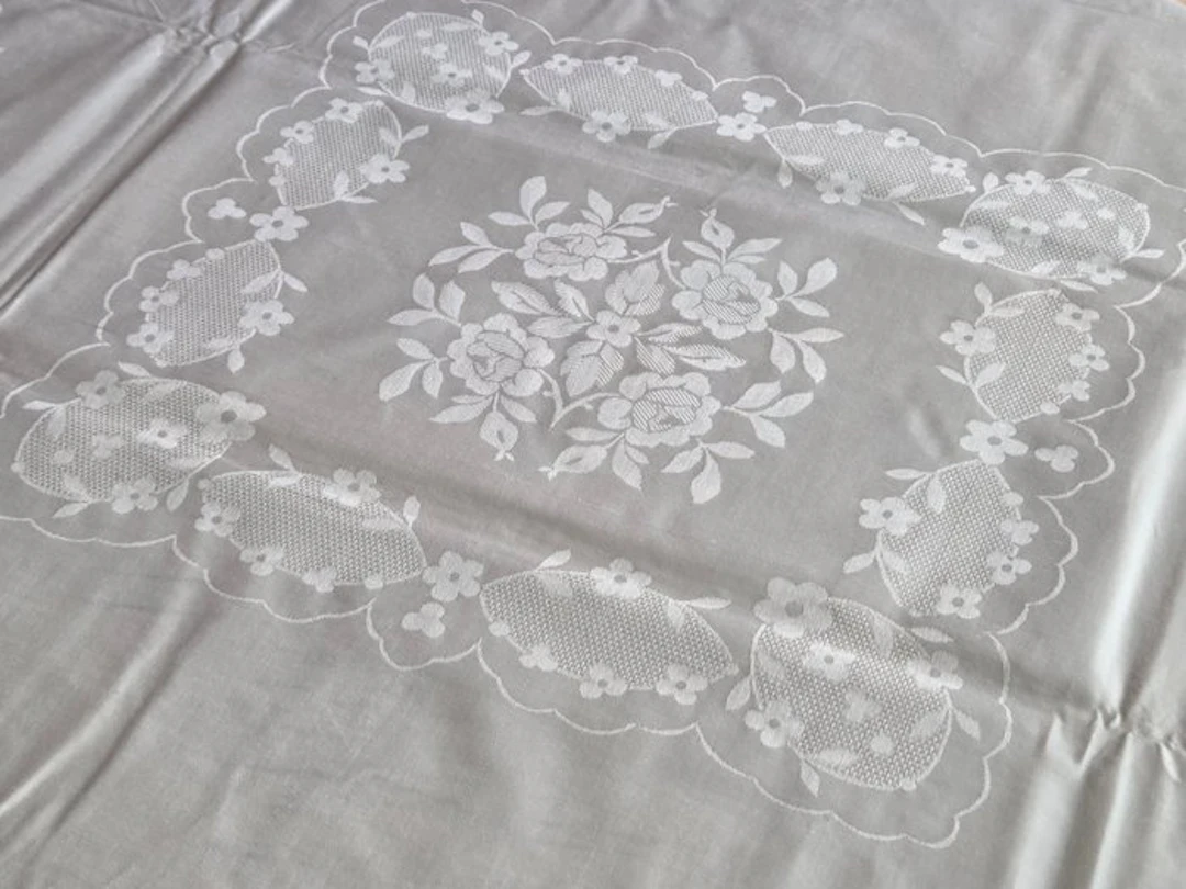 tea tablecloth - Tablecloth (7) - 122 cm - 120 cm - Tablecloth and 6 napkins.