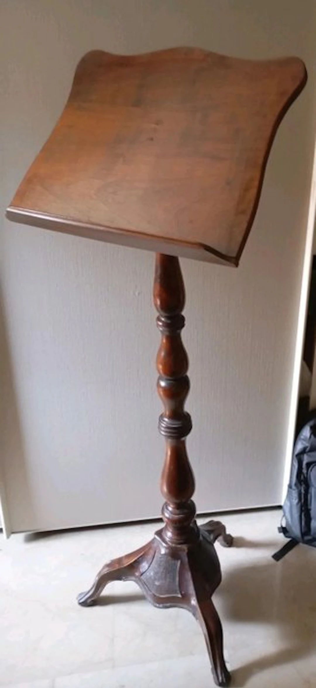 Wall decoration - lectern for directors of o