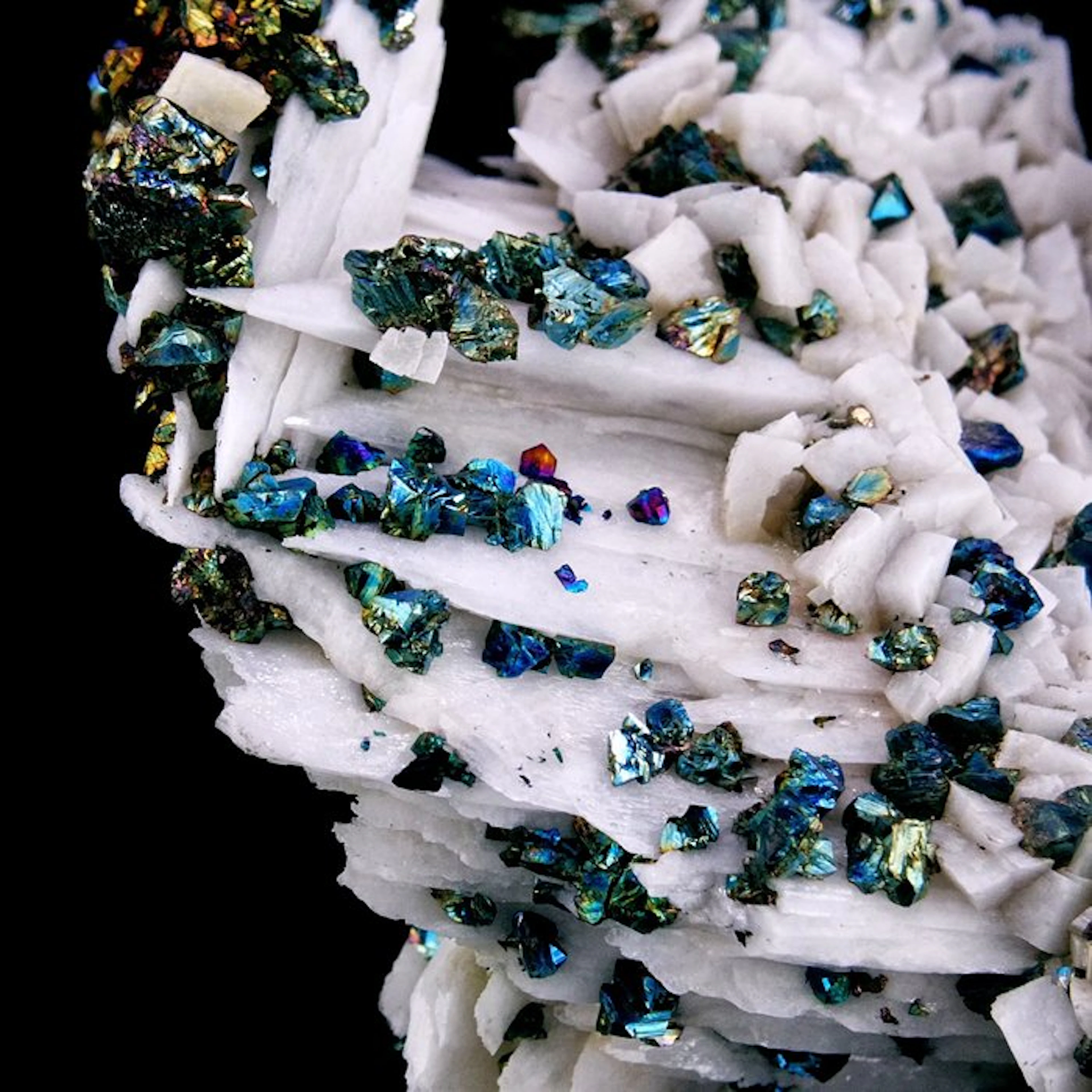 Chalcopyrite (iridescent) on Baryte and Dolomite - Dreislar mine
