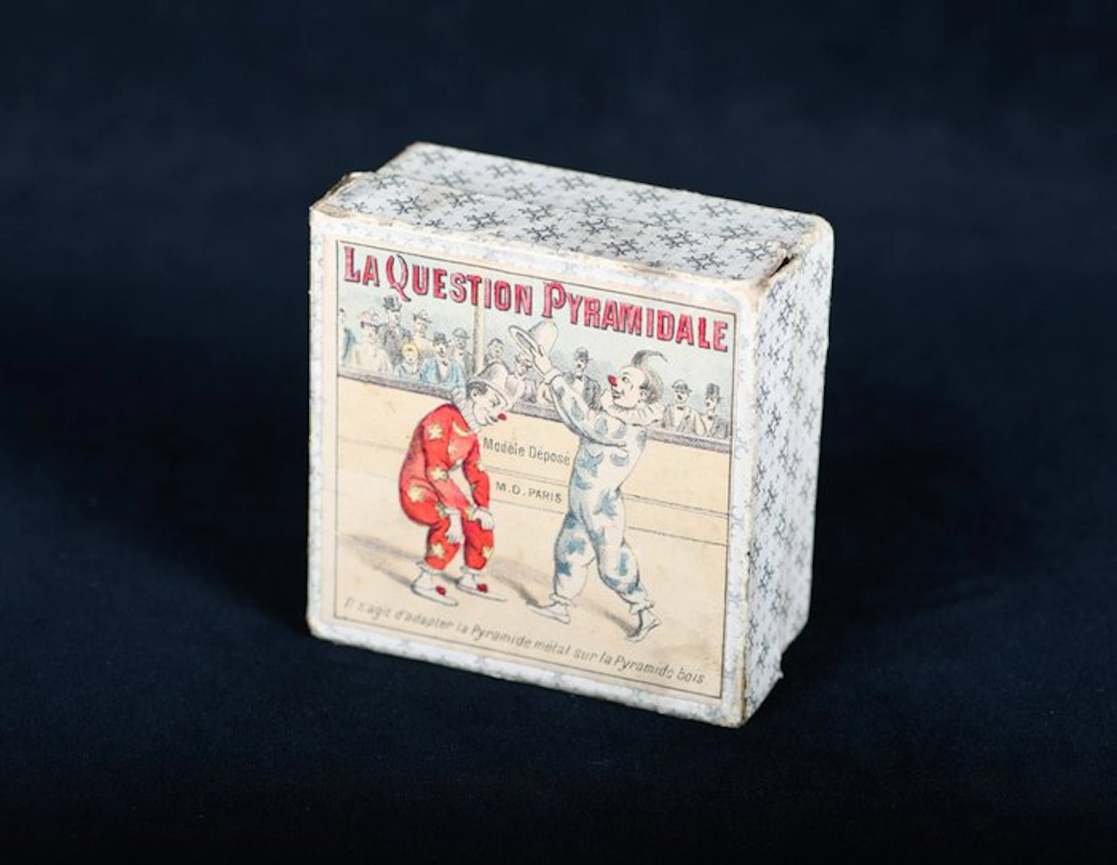 Antiek behendigheidsspel "La Question Pyramidale" – M.D