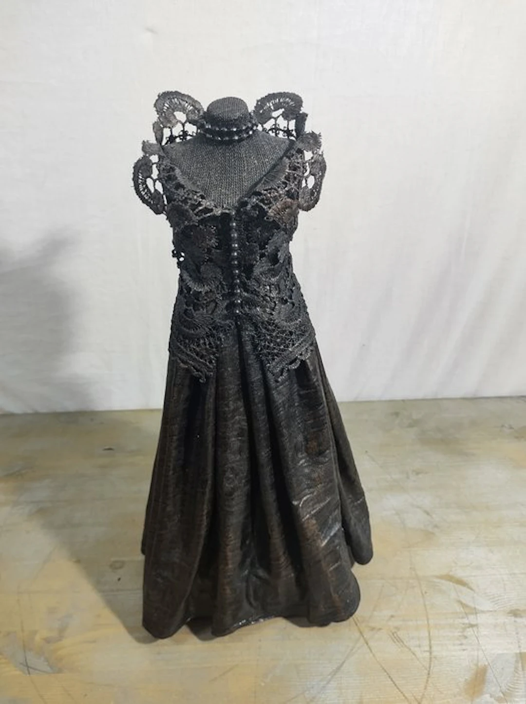 Sculpture, Retro kunstwerk - 47 cm - Textile, Silk, Lace - 1990