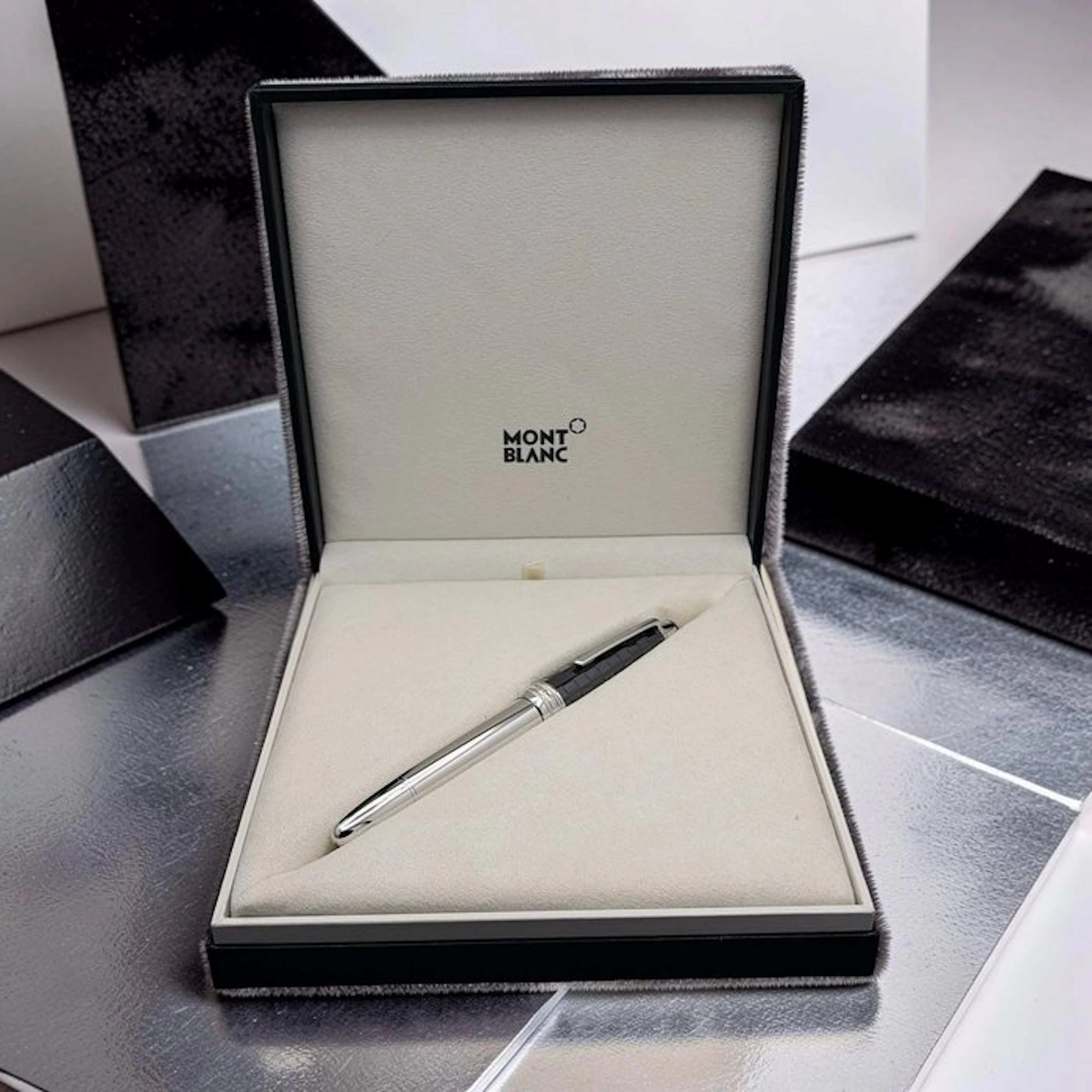 Montblanc - Meisterstück Solitaire Doué "Ceramic Black...