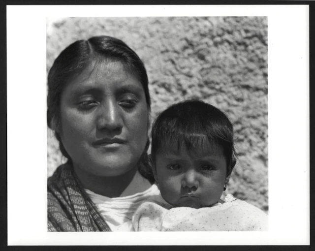 Tina Modotti (1896–1942) - Luz Jiménez and her Daughter Conchita