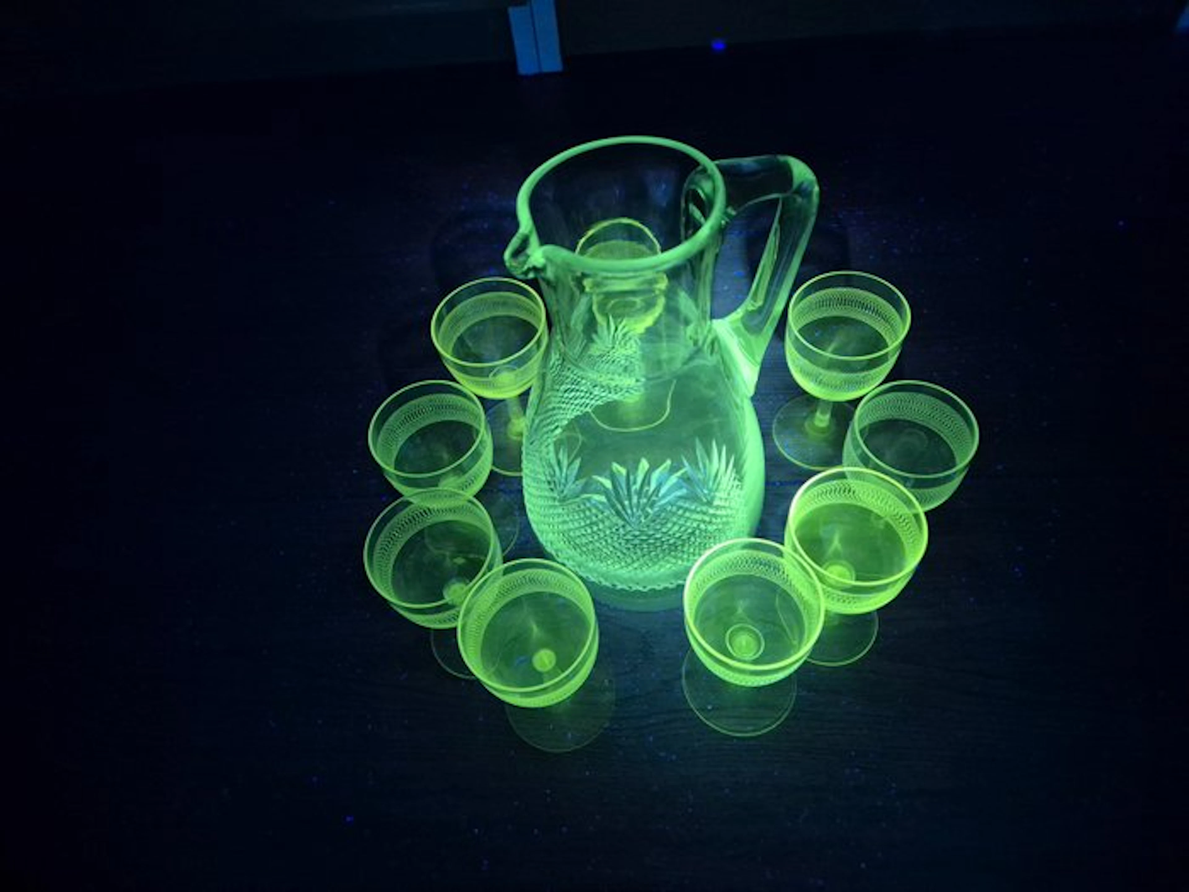Drinking set (10) - Uranium glass