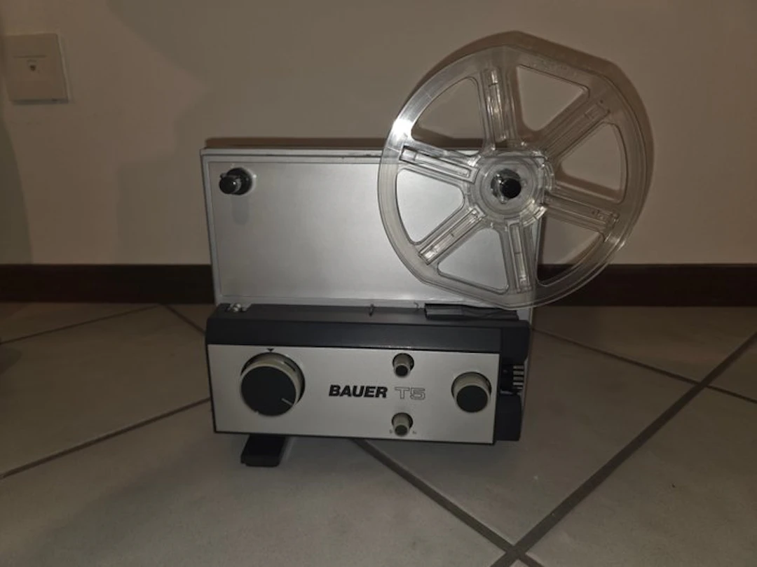 Bauer T5f Projector