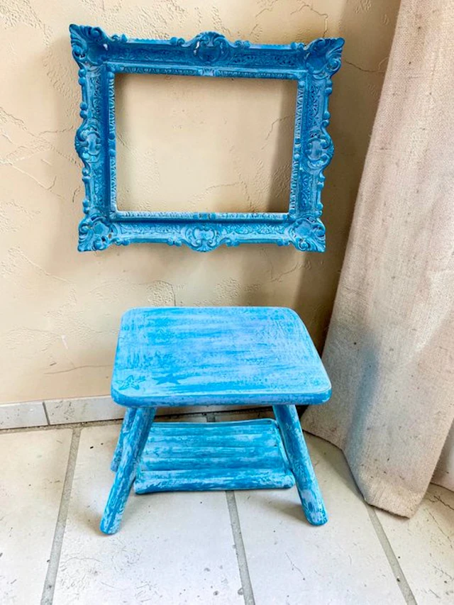 Decorative ornament (2) - France - Table and frame in Prove style