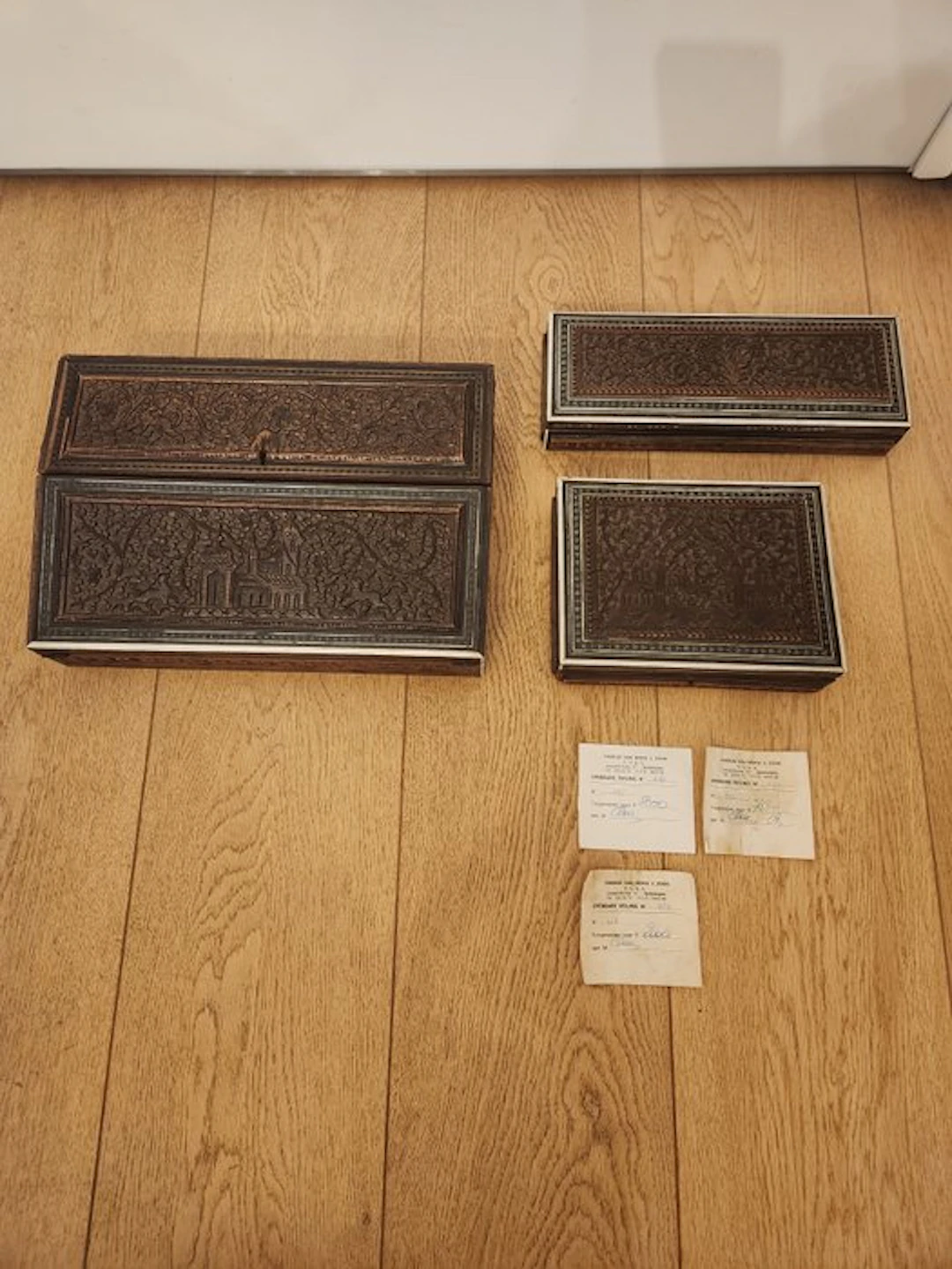 2 Anglo-Indian boxes and a desk – Sadeli Mosaic & Wood Carving - Wood