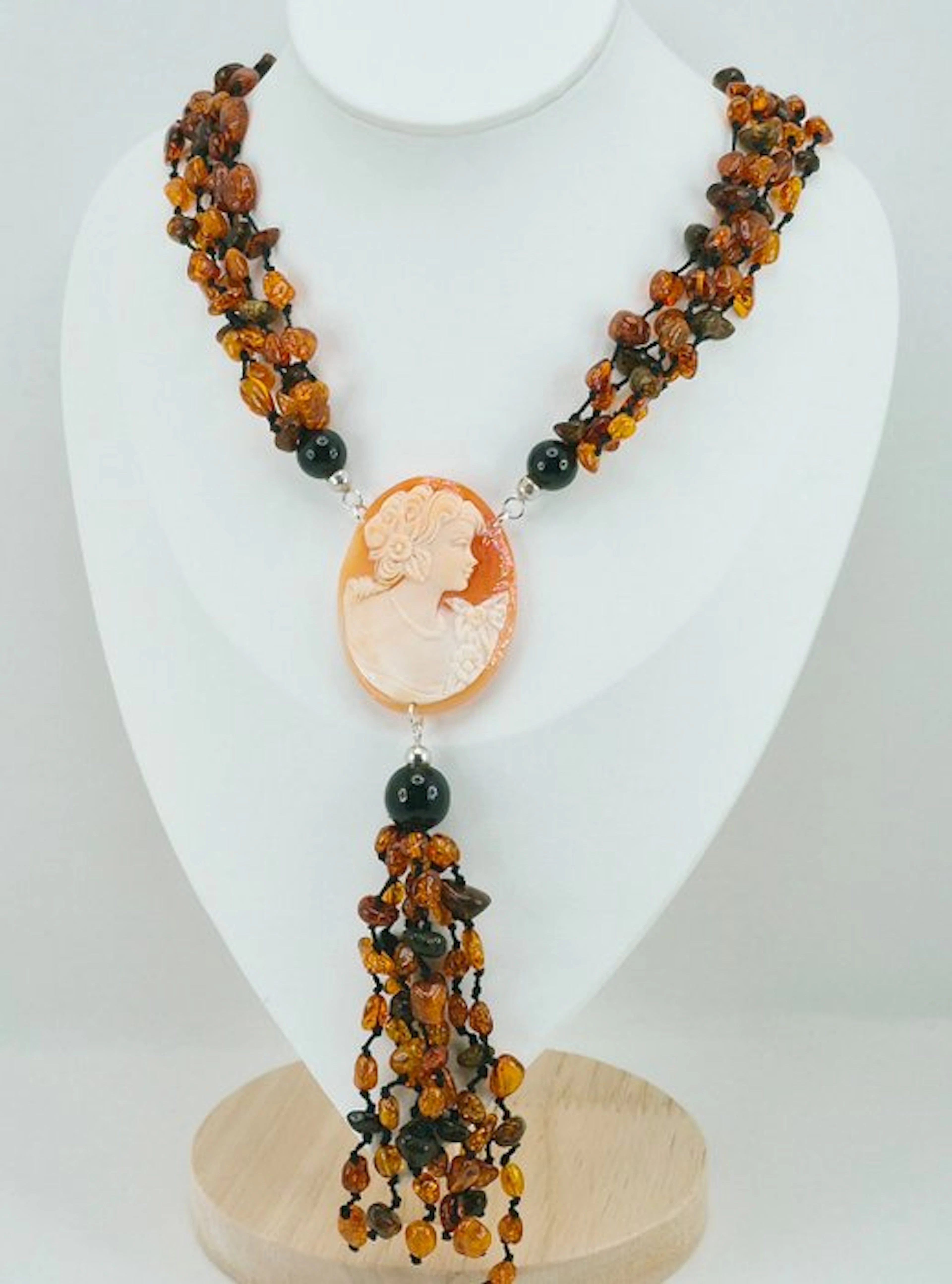 Silver - Necklace - Baltic amber and cameo