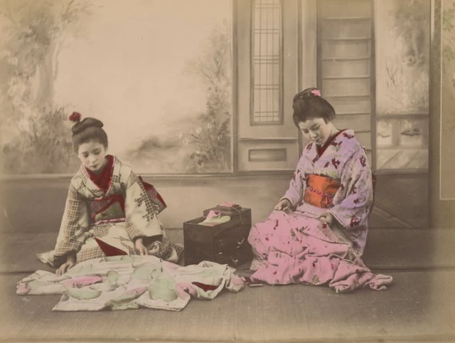 Enami, Farsari, Suzuki, Yokohama School (XIX) - Seamstresses