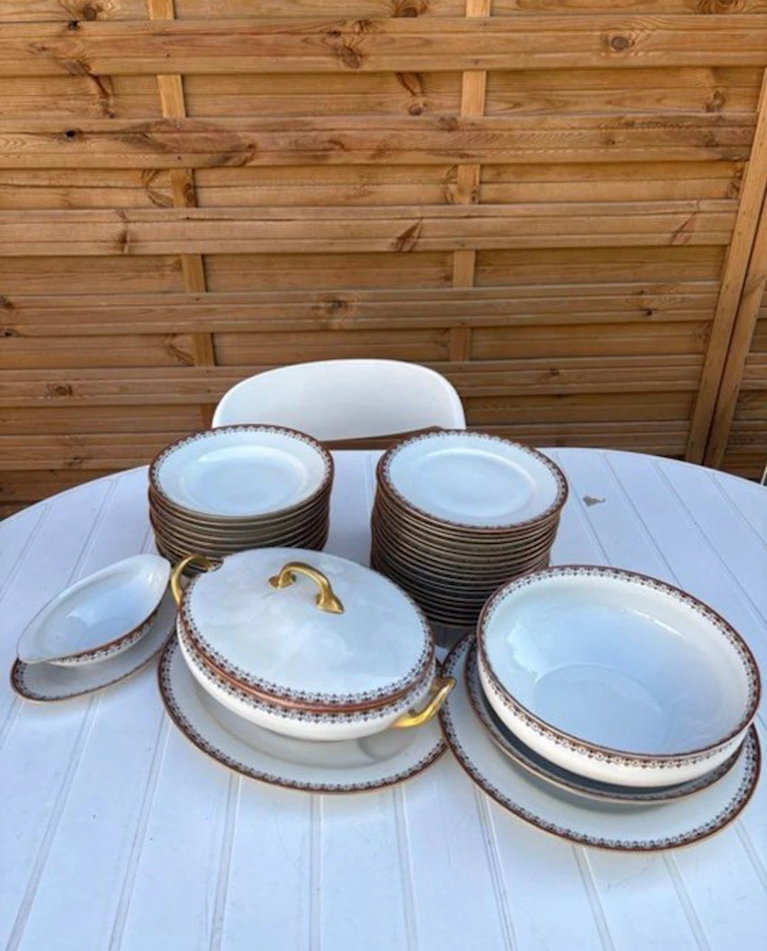 Limoges - Dinner set for 12 (28) - Porcelain, Gold plated