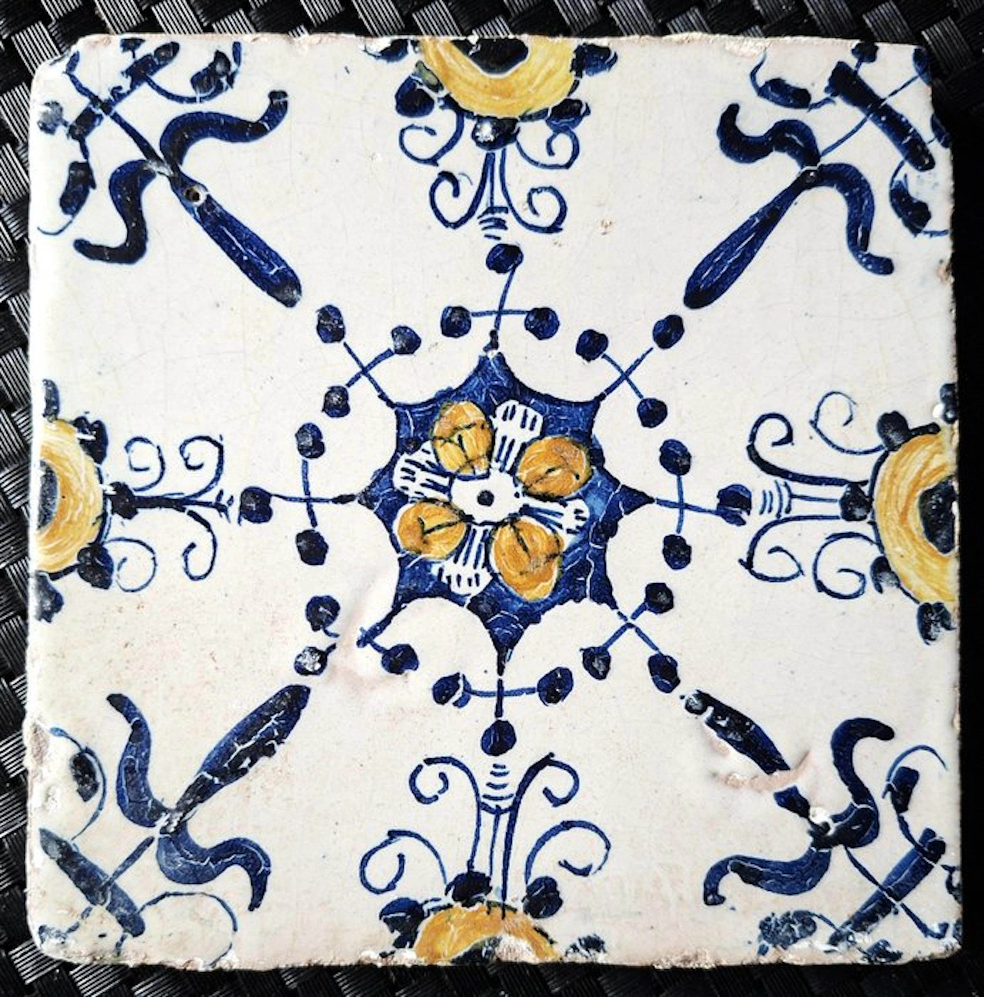 Tile - Antique tile with an ornament tile, the so-called Haarlemmer.