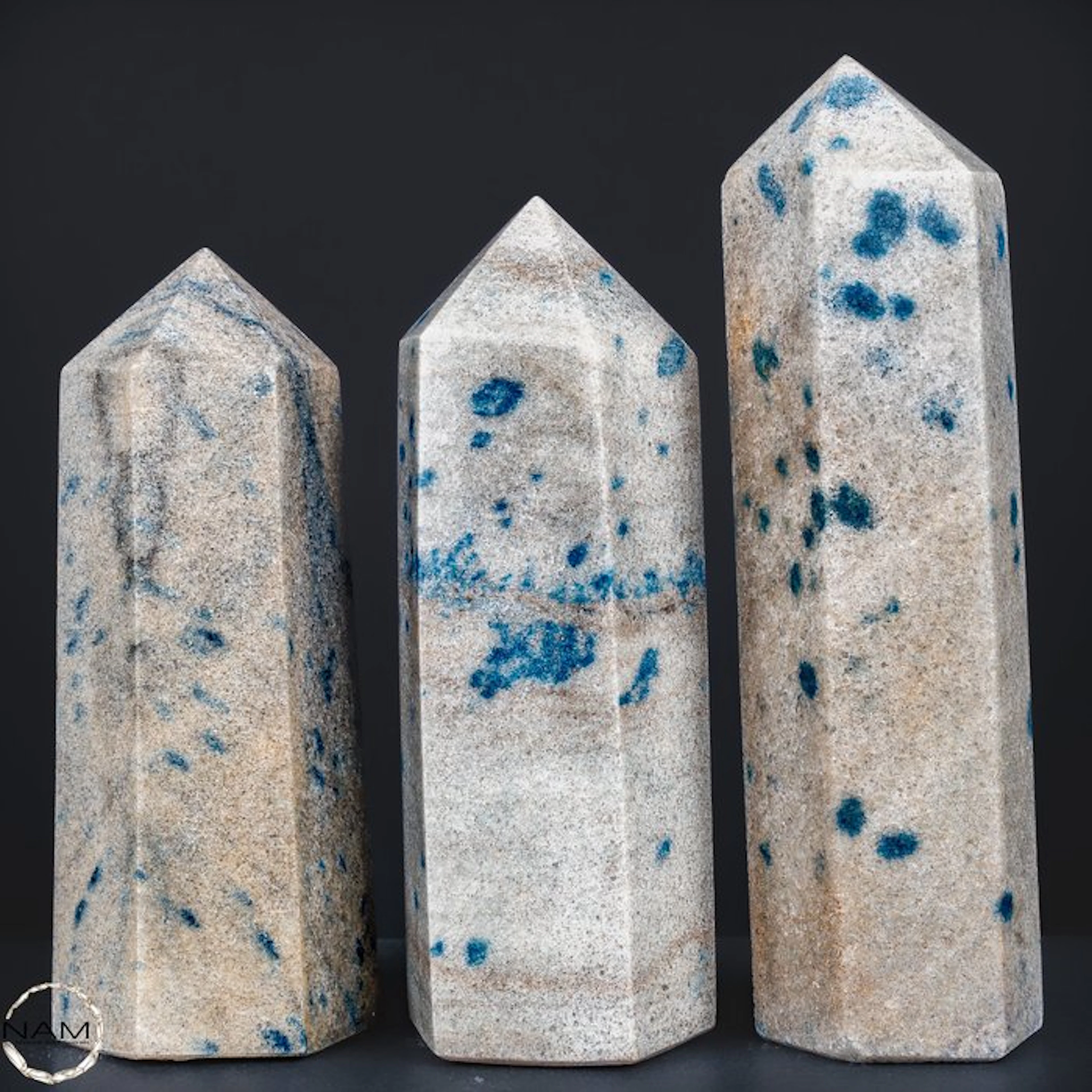 K2 Obelisk set from Madagascar – Three hand-polished...