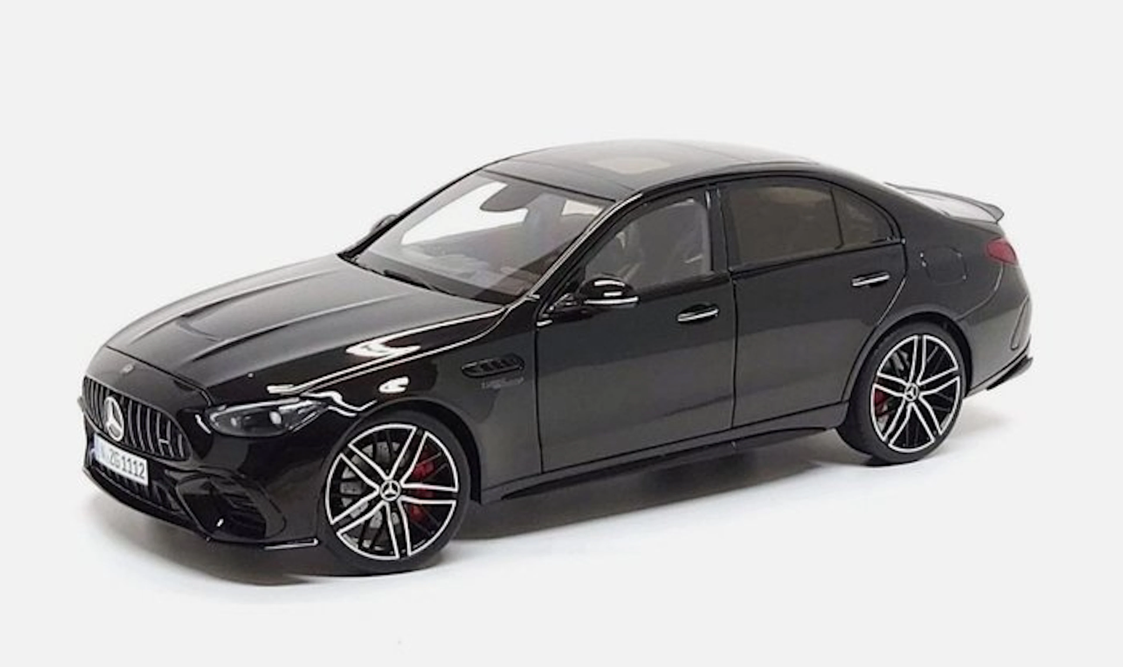 NZG 1:18 - Model car - Mercedes-Benz AMG C63 S E Performance – Obsidian Zwart