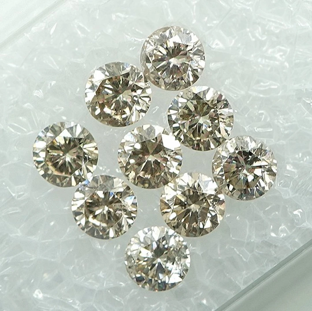 9 pcs Diamond (Natural coloured) - 1.02 ct - Round - I1...