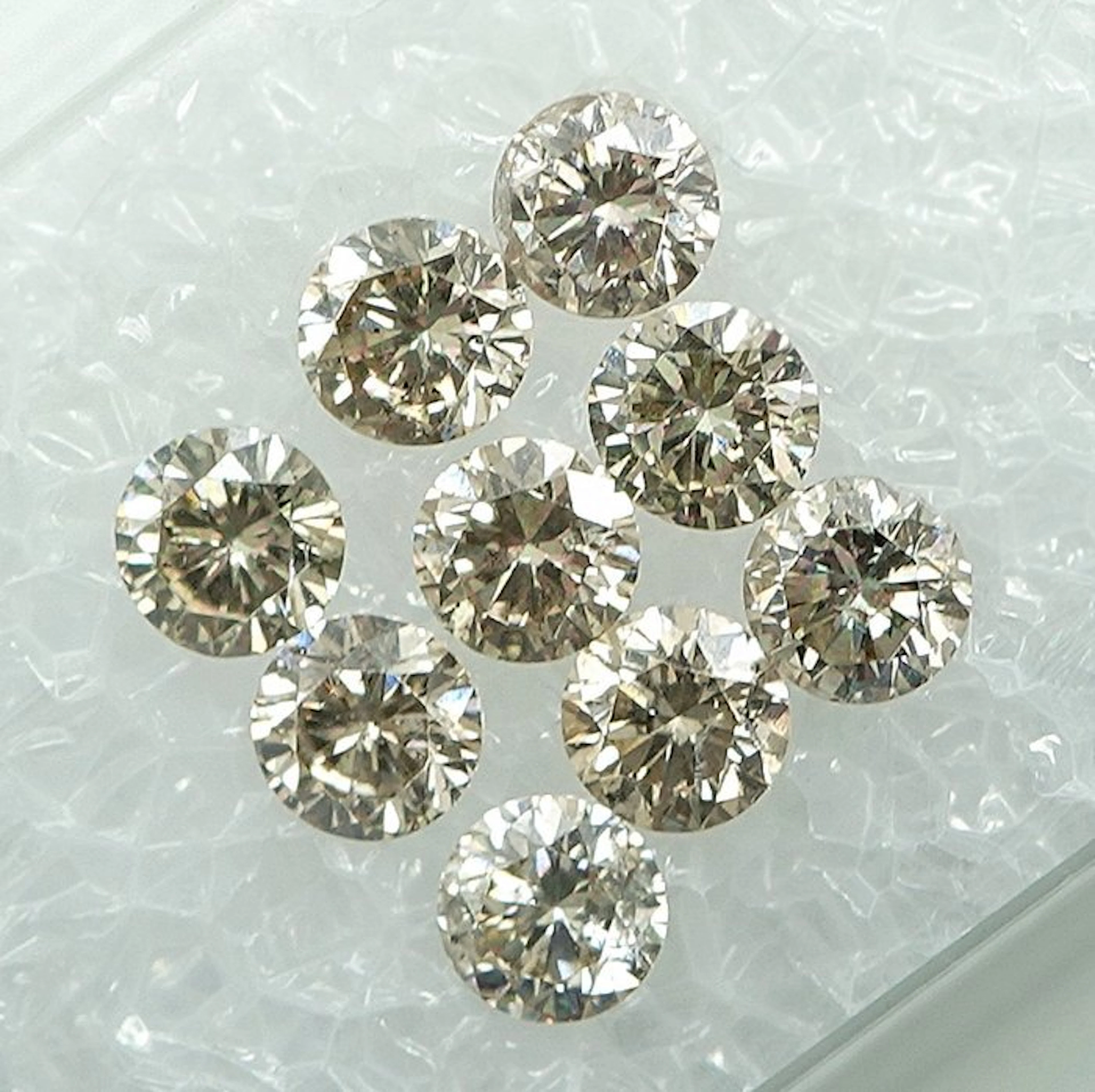 9 pcs Diamond (Natural coloured) - 1.02 ct - Round - I1...