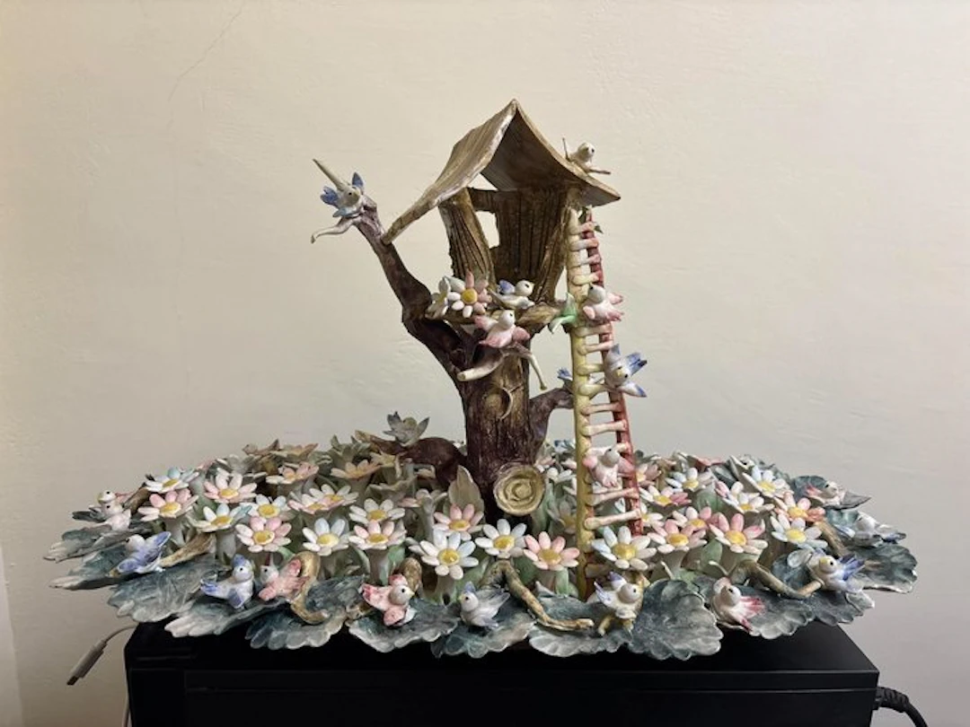 Sculpture, Centrotavola con uccellini e prato fiorito - 27 cm - Ceramic