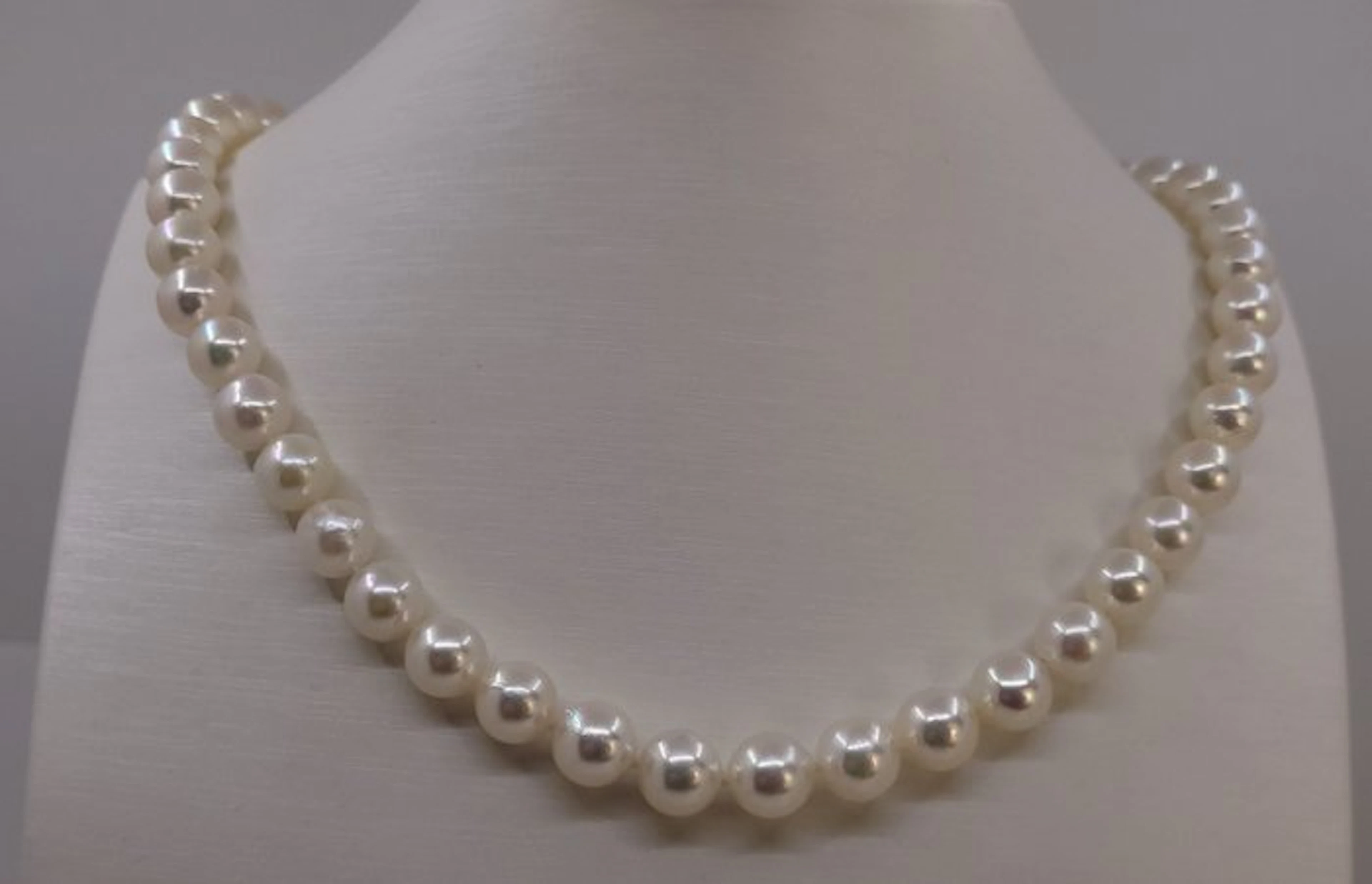 Necklace Silver, 8x8.5mm Bright Akoya Pearls