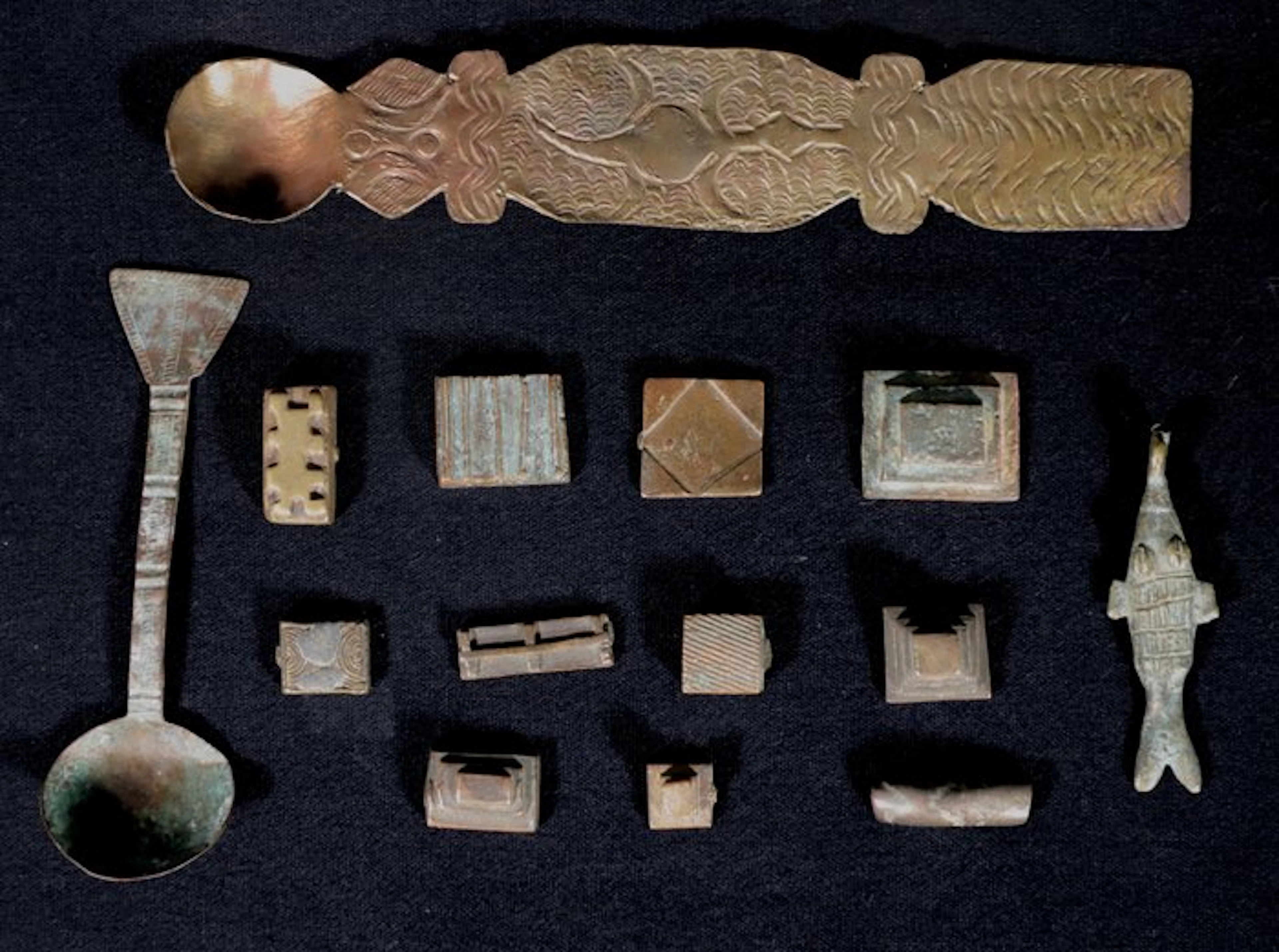 Figure - Set of 12 Antique Akan Goldweights + 2 Spoons...