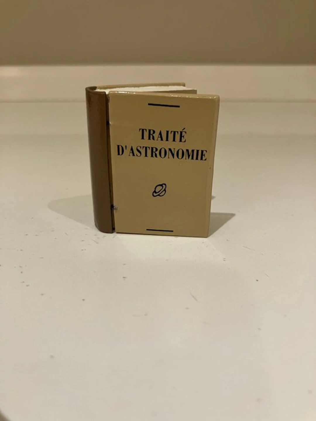 Pixi 5609 - Tintin - Traité d'Astronomie - "Les Objets du Mythe"