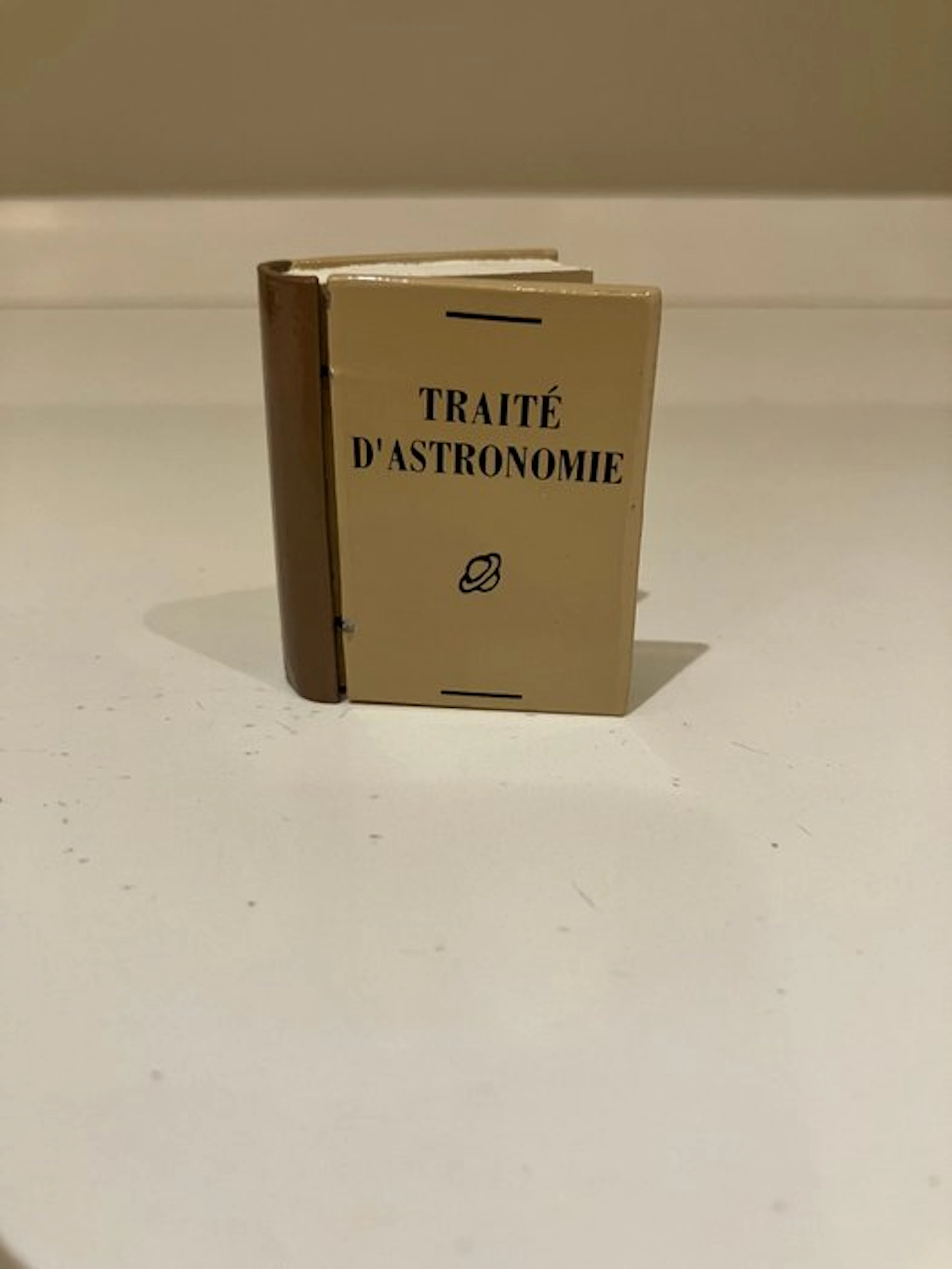 Pixi 5609 - Tintin - Traité d'Astronomie - "Les Objets du Mythe"