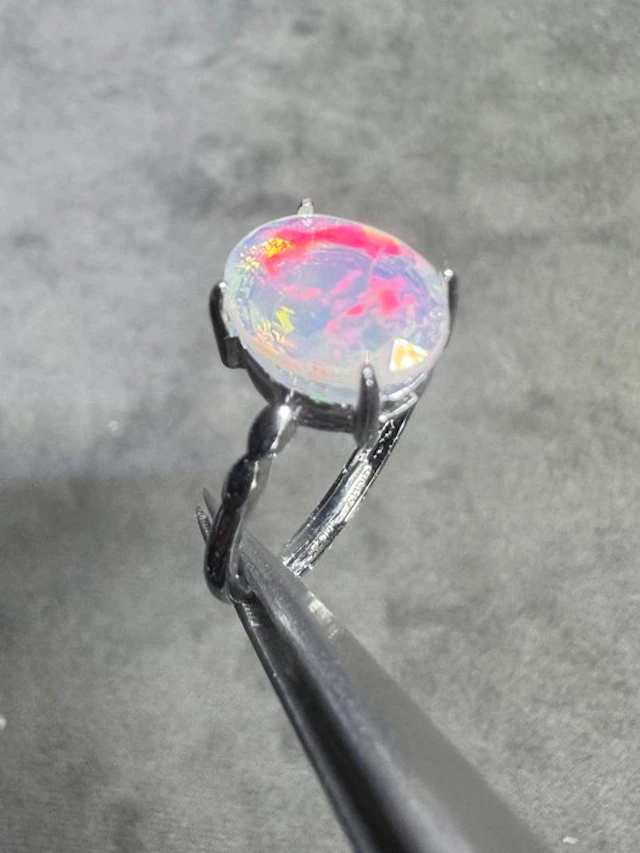 Ethiopian-cut white opal ring - 8.17 carats Jewellery- 1.63 g