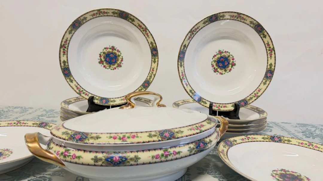 Limoges, Guérin - Dinner set (13) - Porcelain, Gold plated