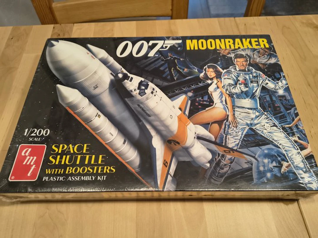 AMT 1:200 - Model kit - Moonraker Space Shuttle with Boosters 1/200 schaal