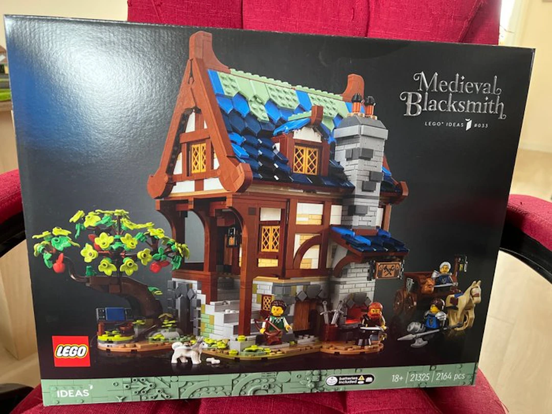 LEGO Set - 21325 - Ideas (CUUSOO) - Medieval Blacksmith