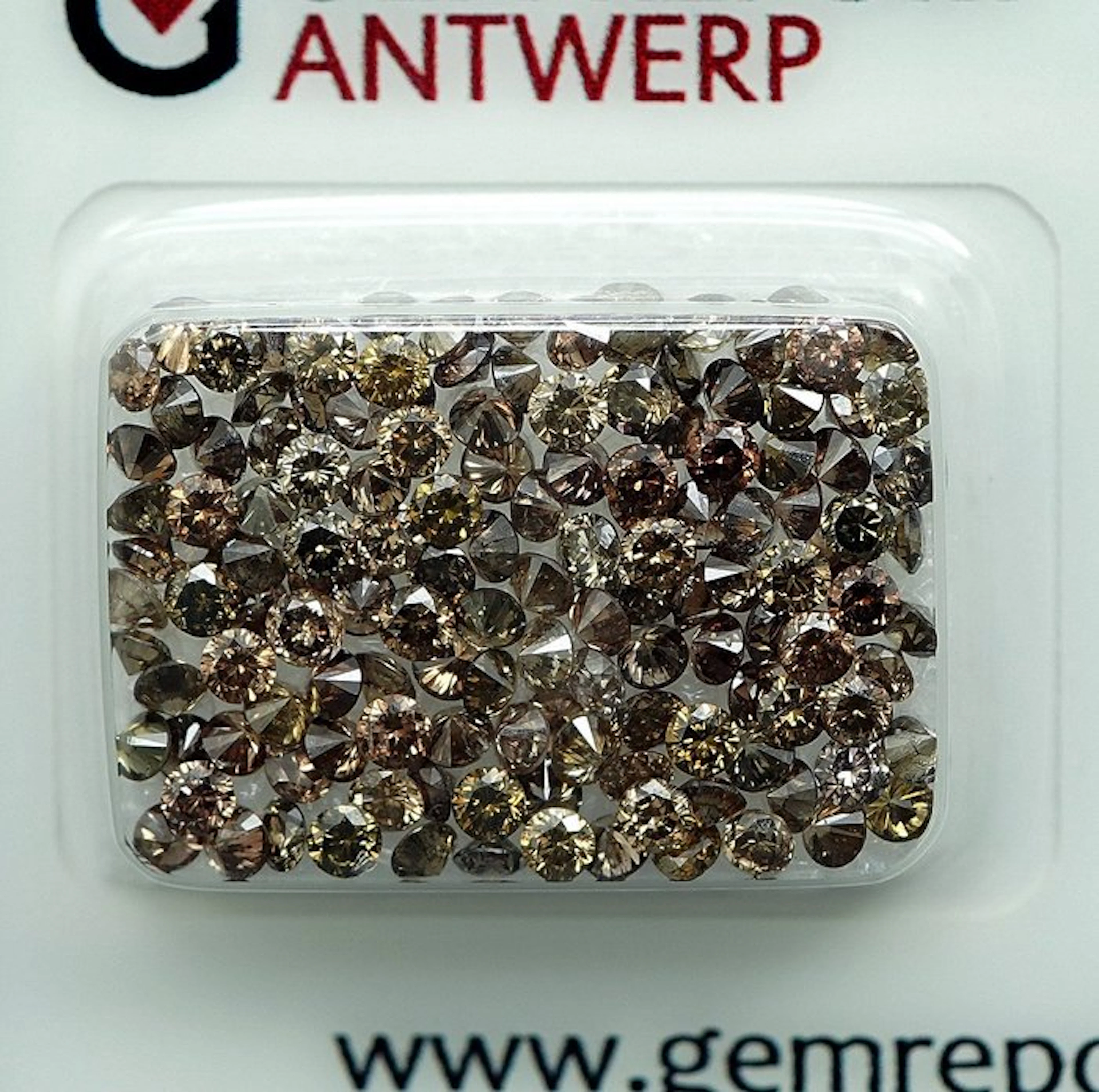 137 pcs Diamond (Natural coloured) - 5.04 ct - Round...