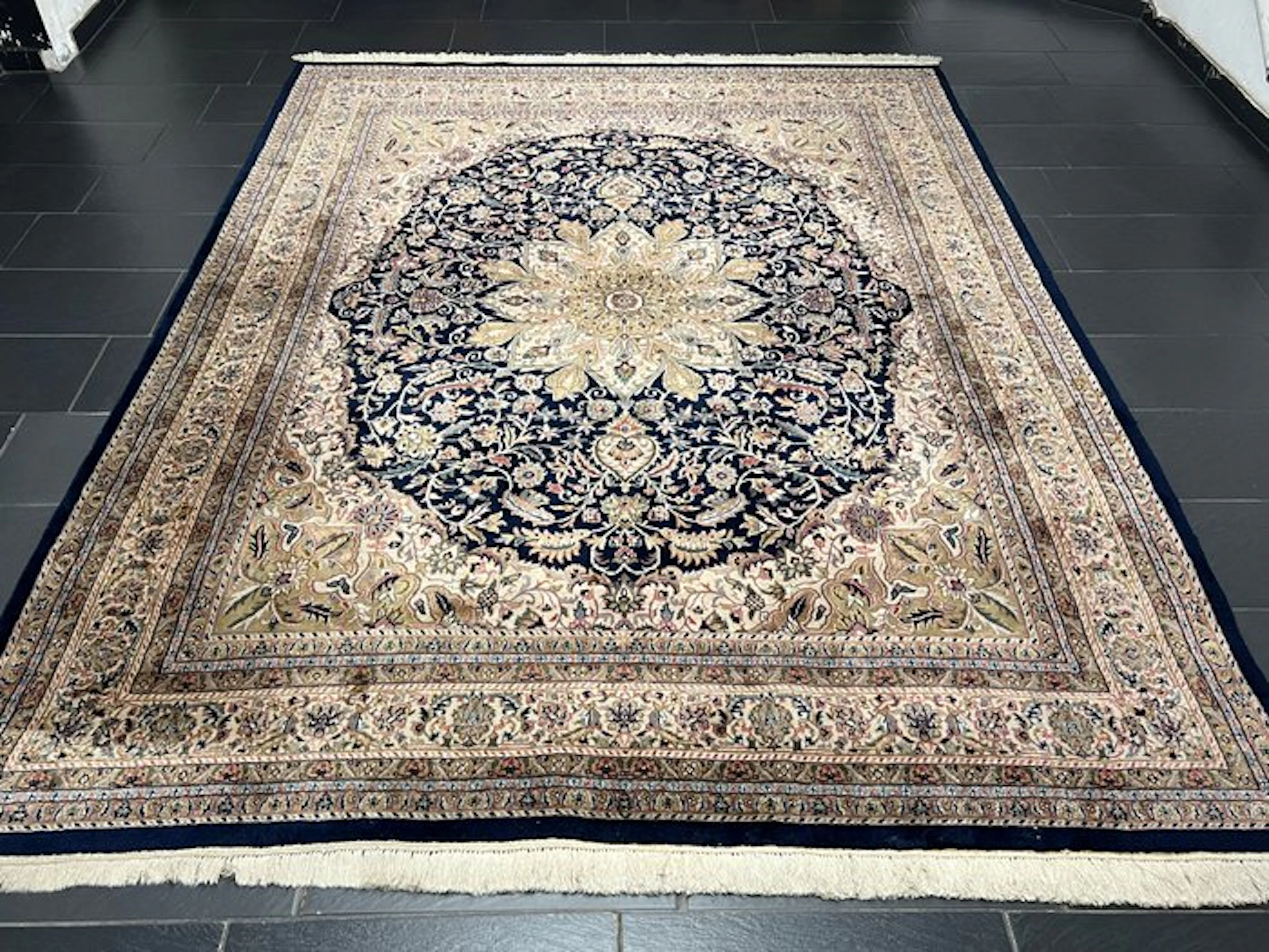 Sarouck - Carpet - 315 cm - 245 cm