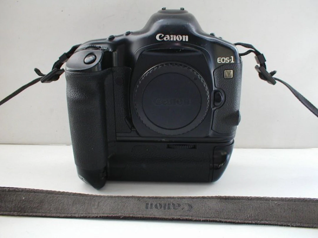 Canon EOS-1V + Power Booster | Single lens reflex camera (SLR)