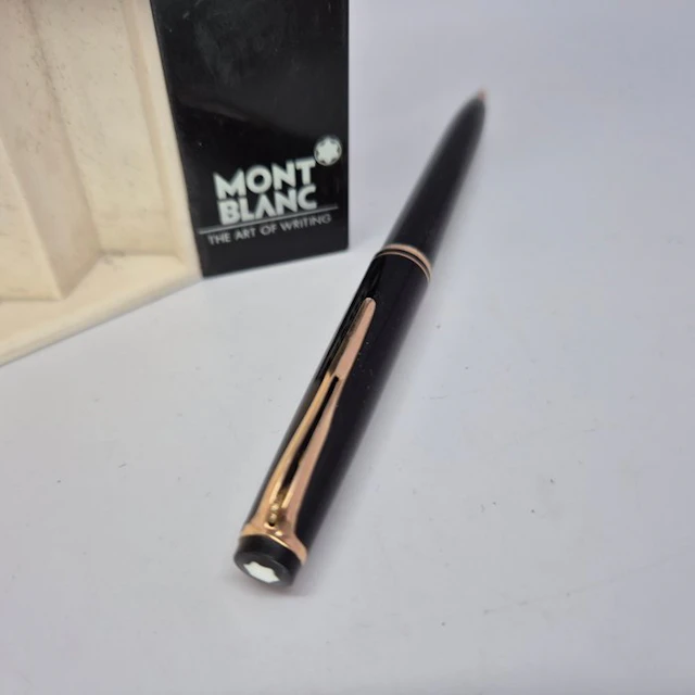 Montblanc - 27 - Black/gold - 1960's - No reserve price - Ballpoint pen