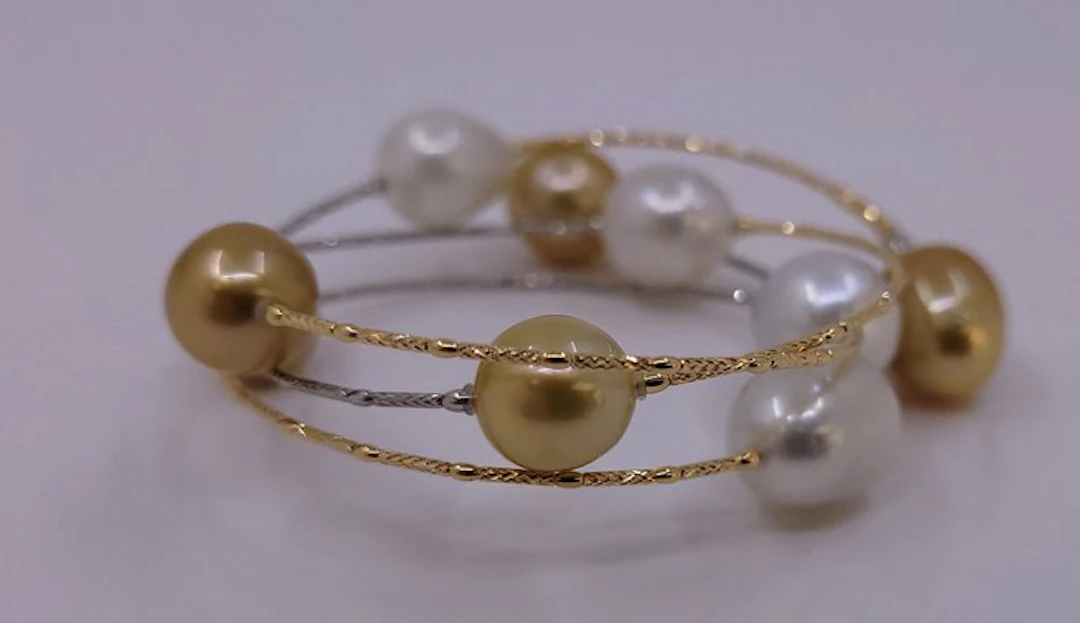 Bracelet Platinum, Golden and white South Sea Pearls
