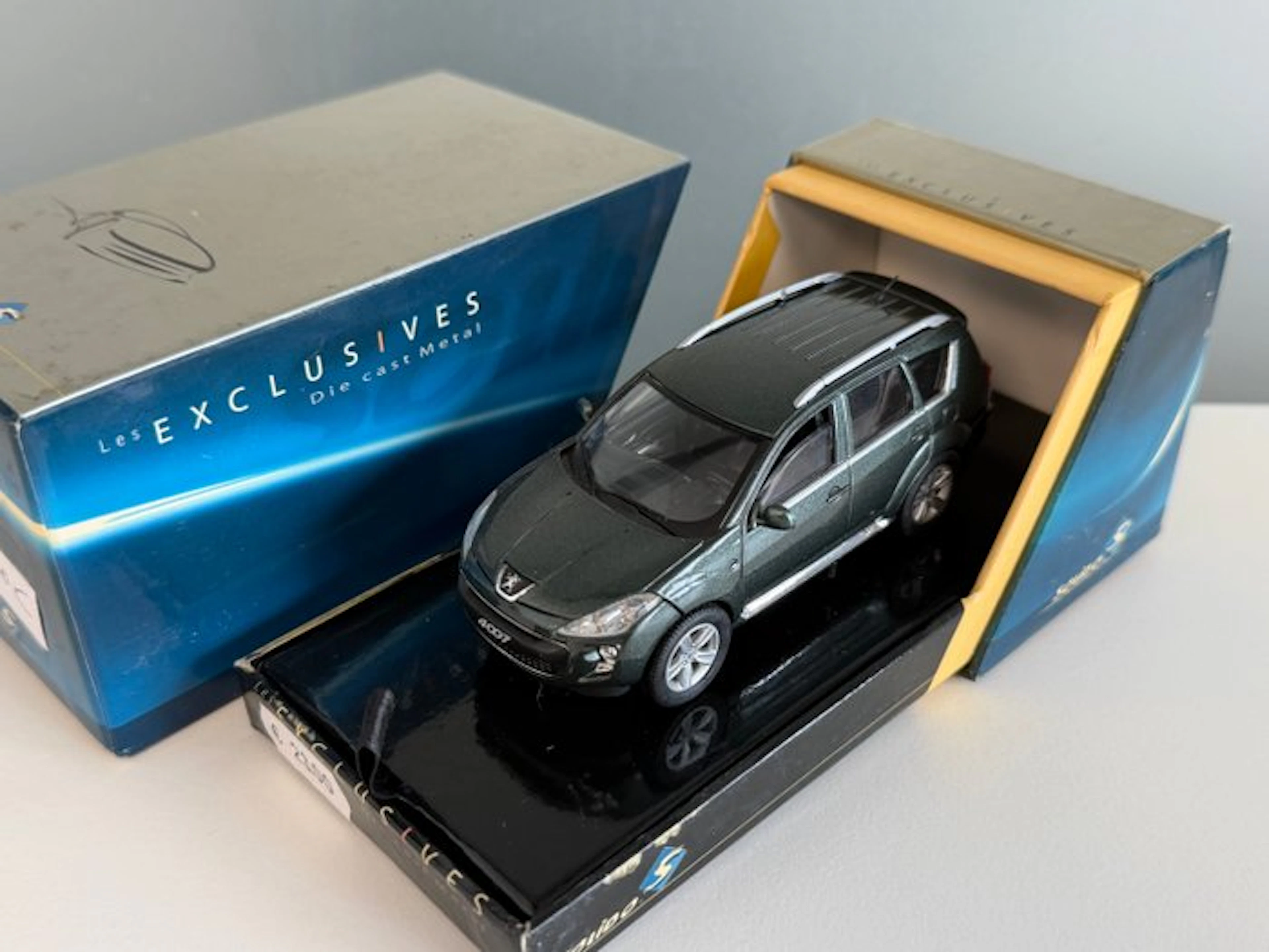 Solido 1:43 - Model car - Peugeot 4007 - Limited edition and sold out
