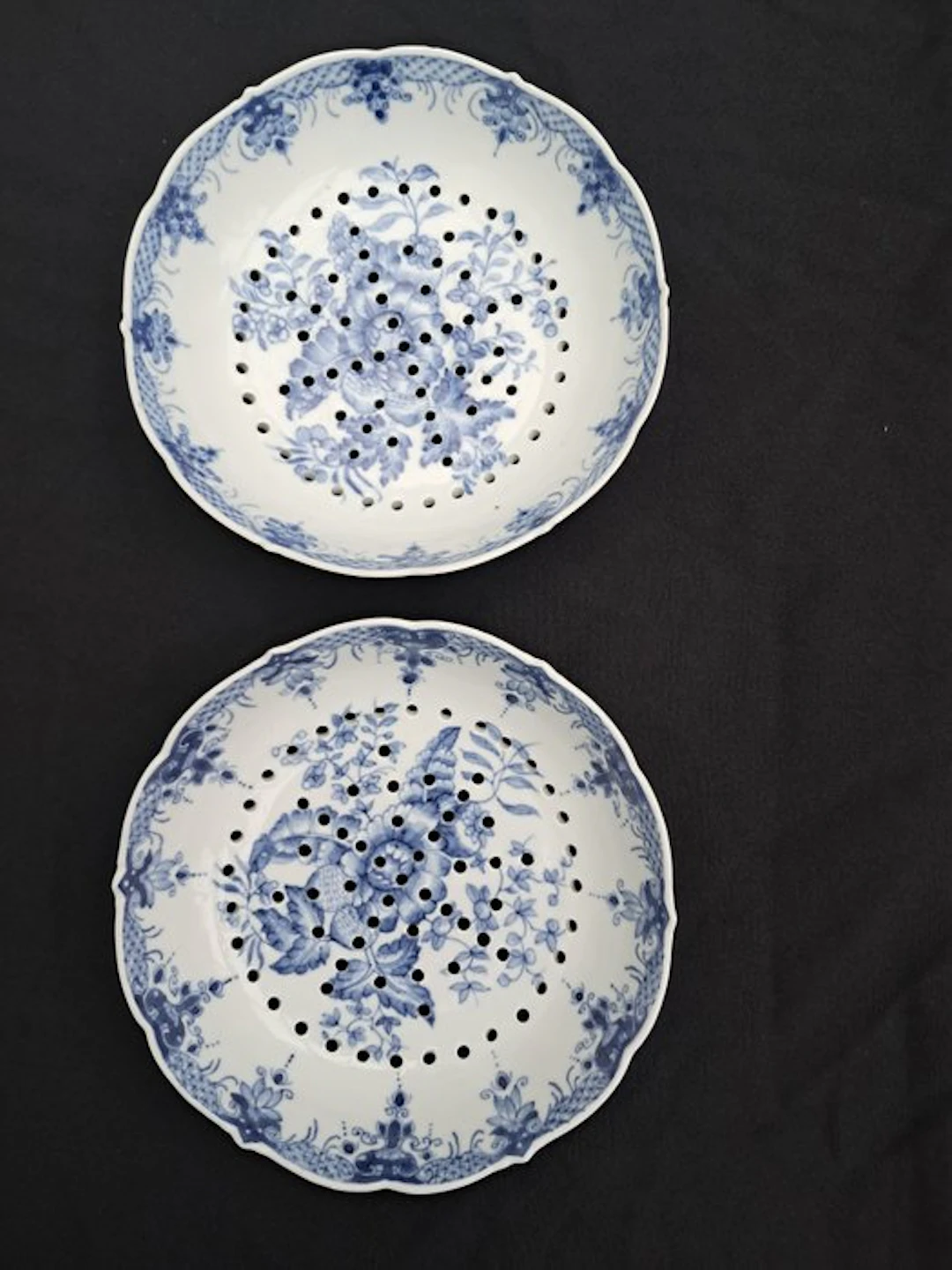 Dinner plate (2) - Hard porcelain - Two information boards