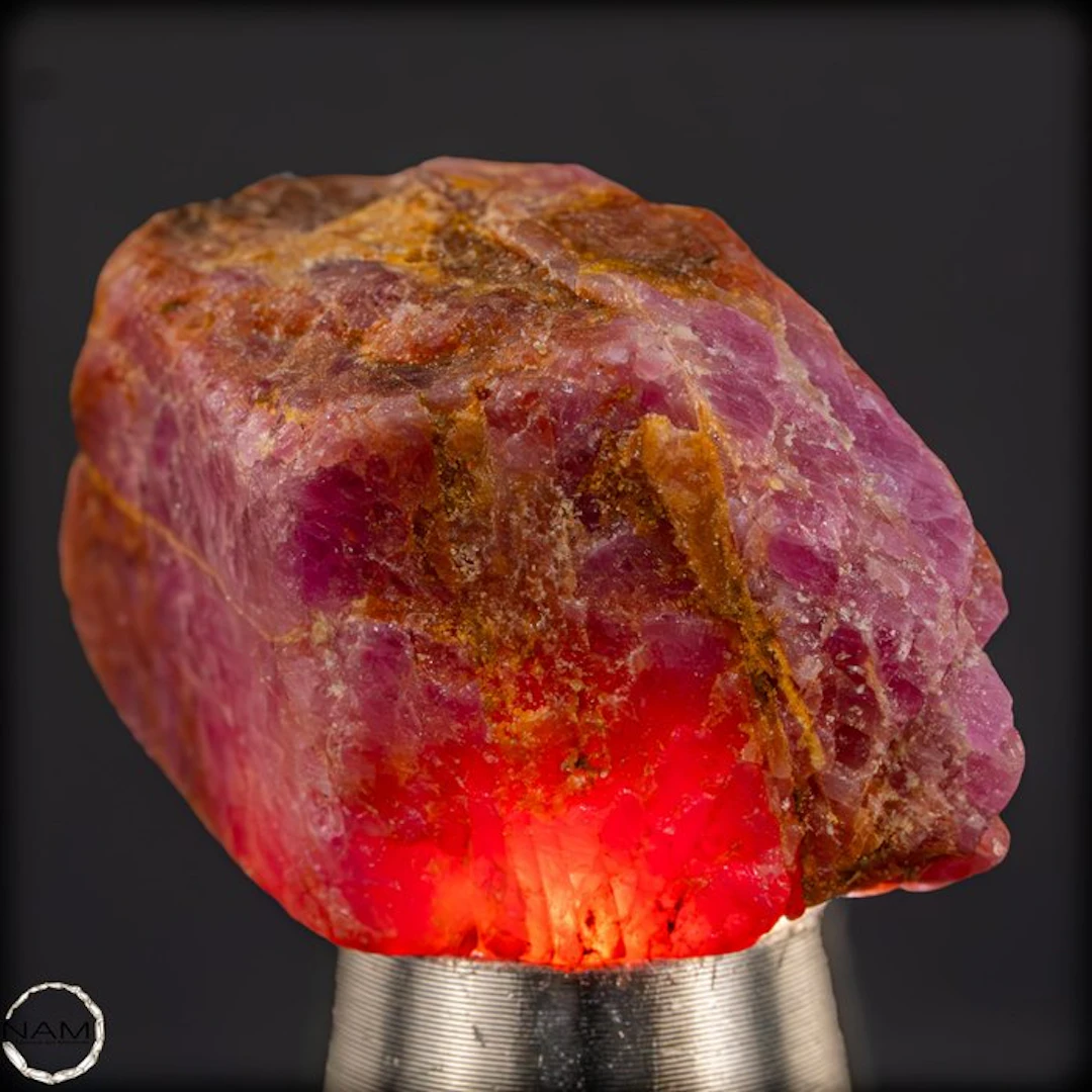 Natural red ruby in raw form - Radiant power of the earth 61.10 ct- 12.22 g