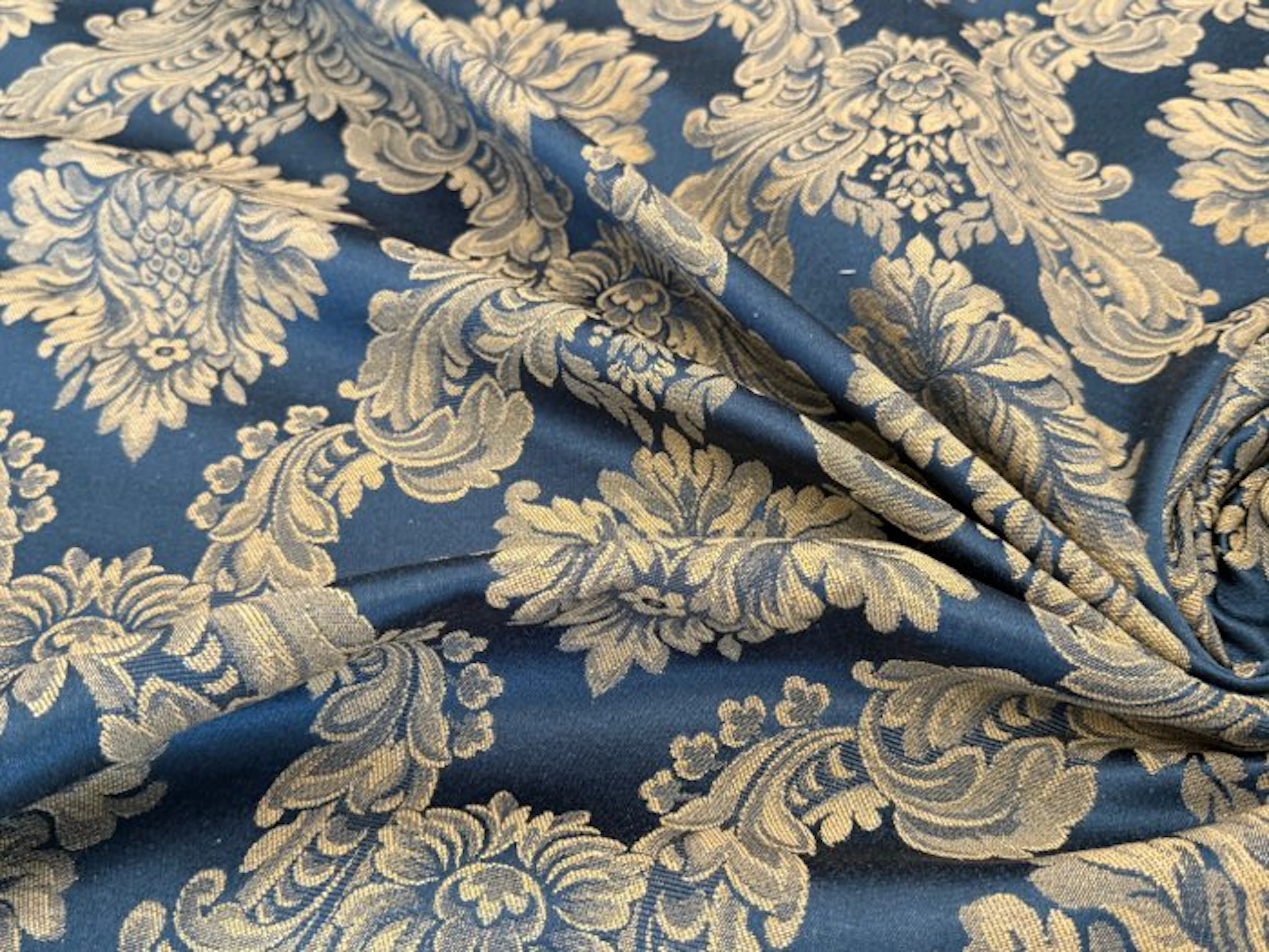 Baroque Opulence: The elegance of another time - Upholstery fabric