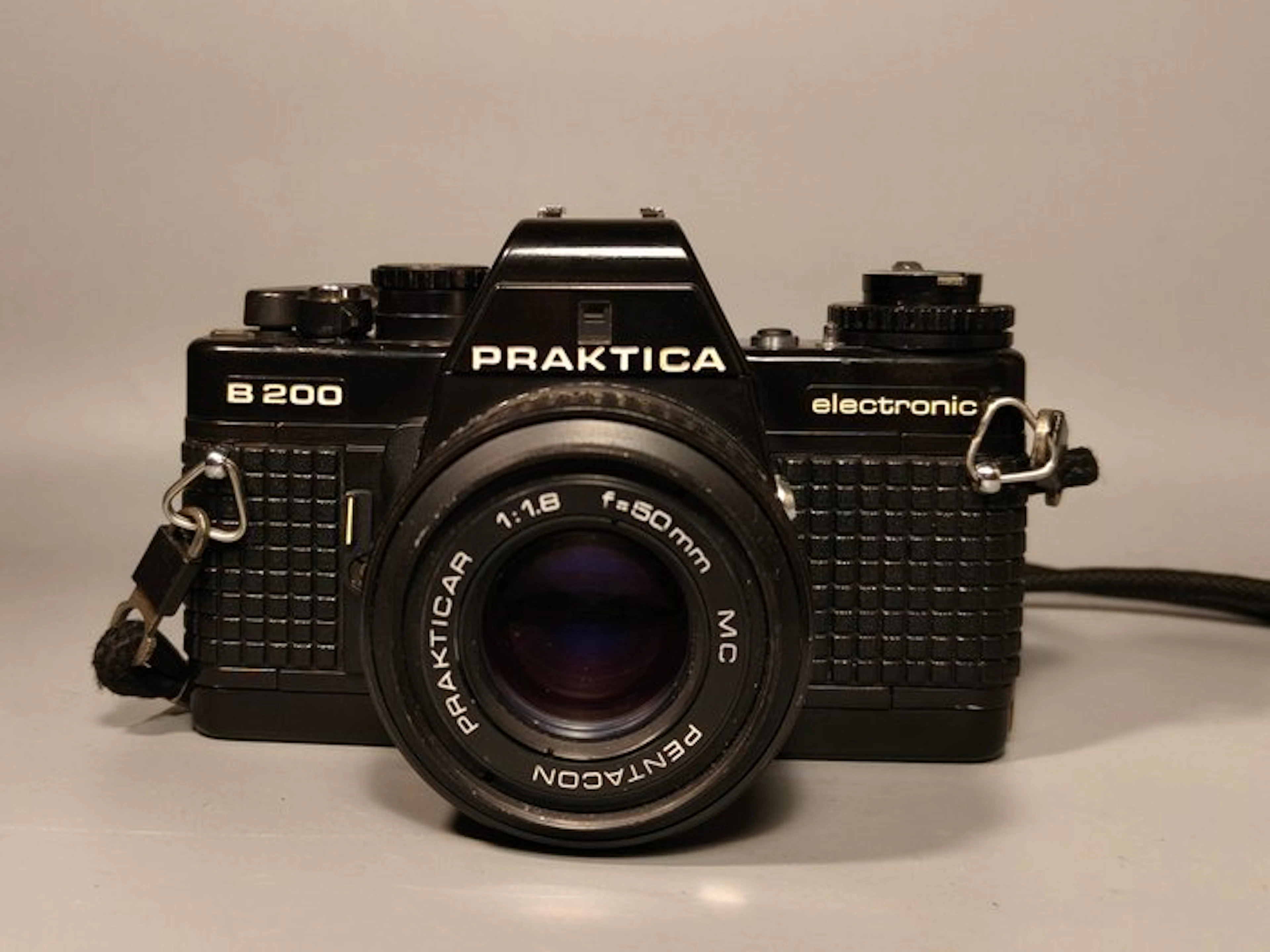 Praktica B200 + Prakticar 50mm f/1.8 Analogue camera