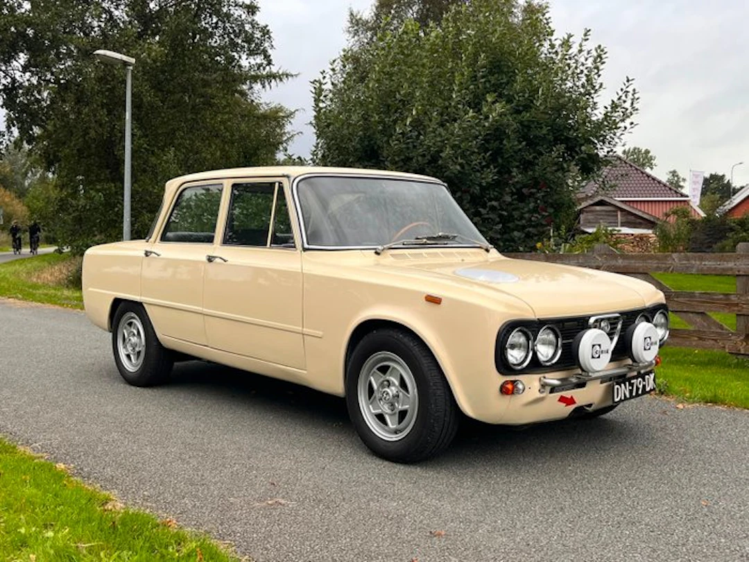 Alfa Romeo - Giulia Nuova 1600 (2.0 engine) - 1979