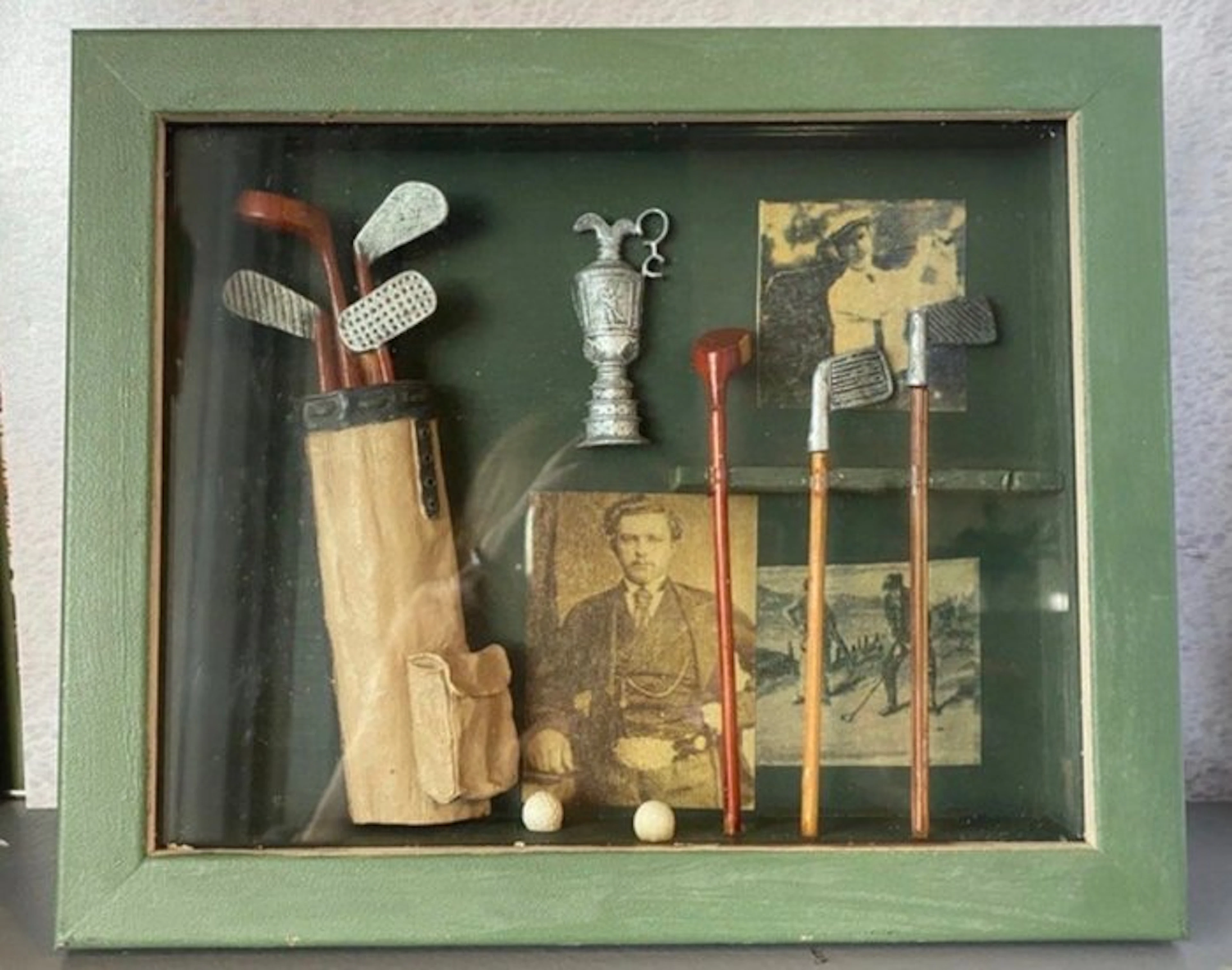 golf, Historic golf set displayed in a period case
