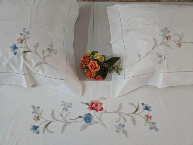 Set Lenzuola ricamate in puro cotone percalle Ricamo in...