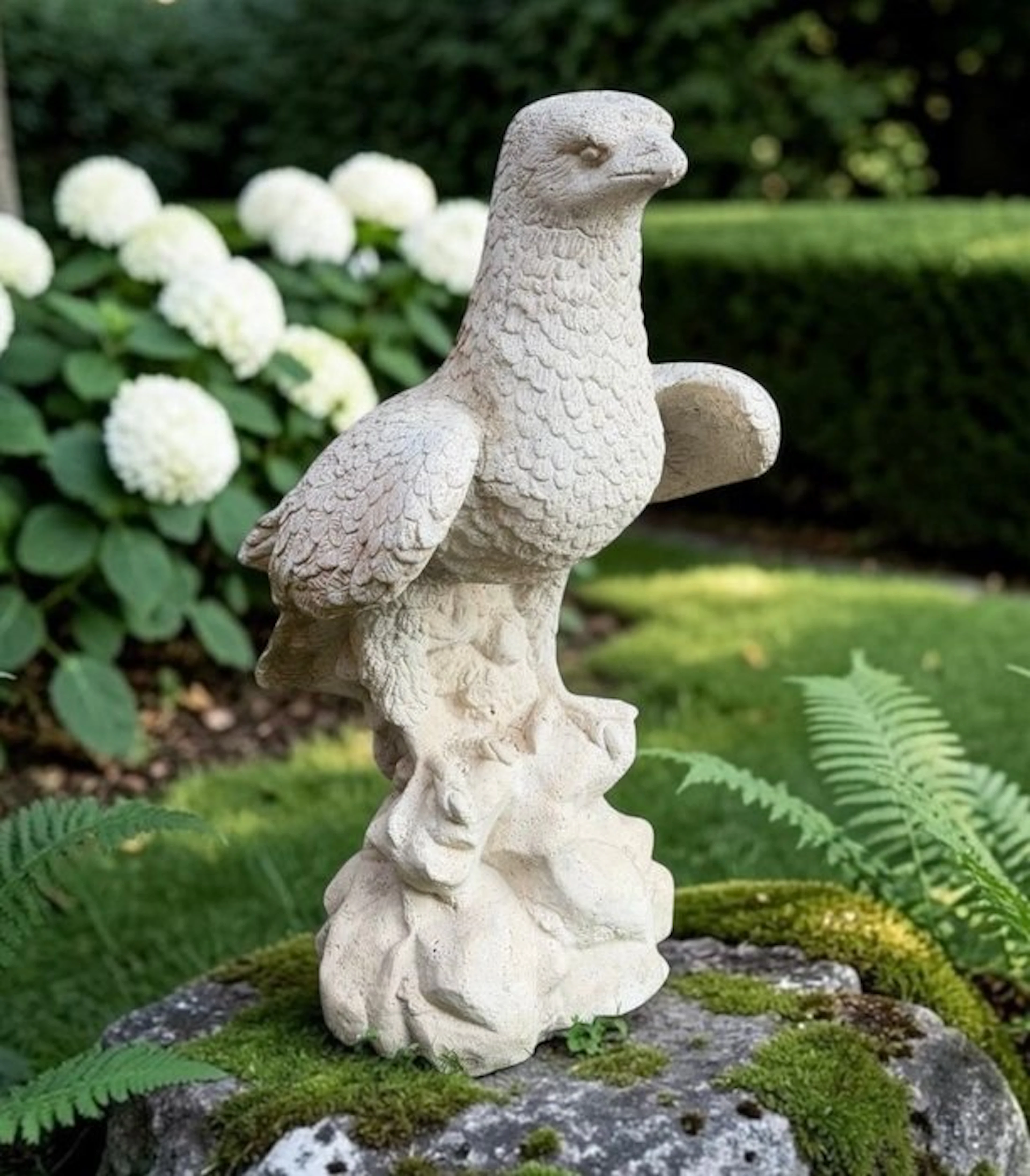 Figure - Águila - Cast Stone