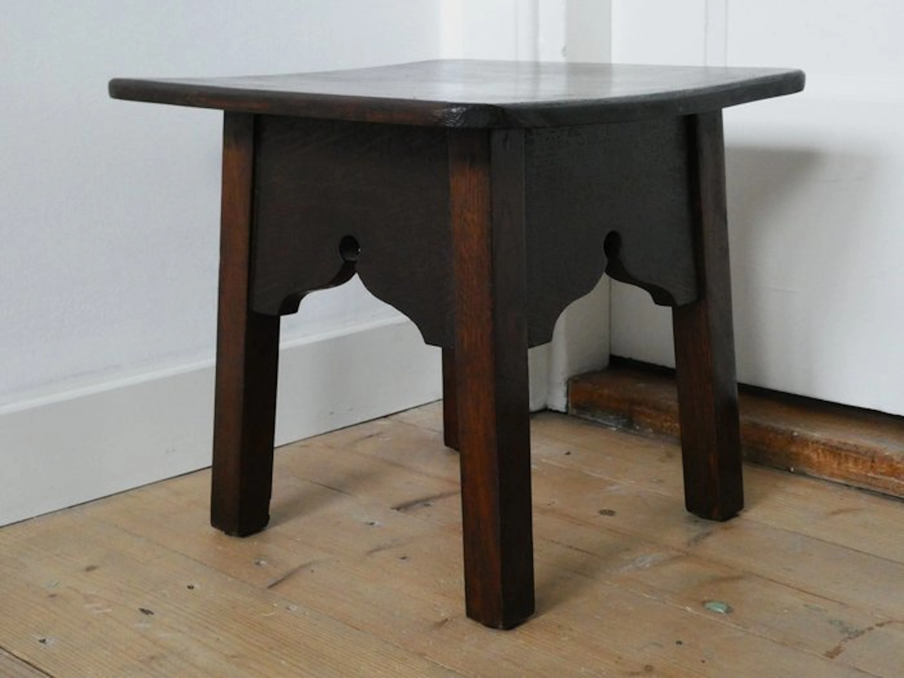 Handvervaardigd - Side table - Antique oak side table in country style