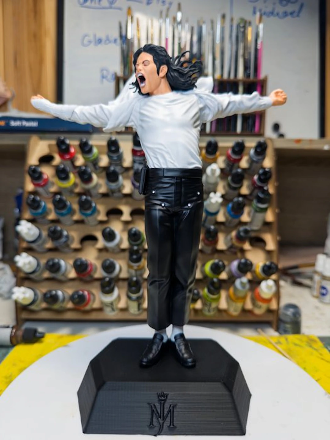 Figure - Michael Jackson - hand-painted figurine - Resin, Plastic