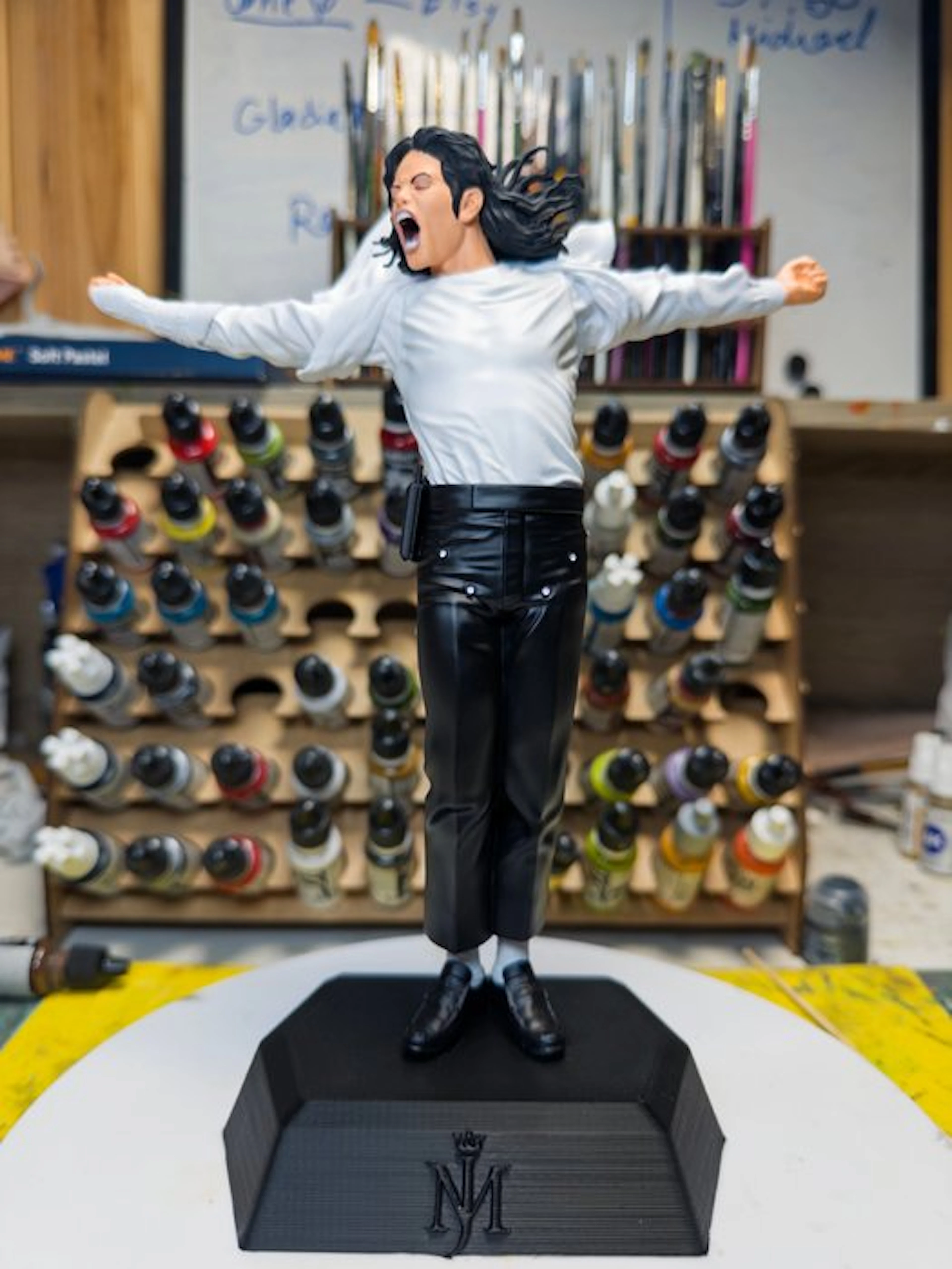 Figure - Michael Jackson - hand-painted figurine - Resin, Plastic