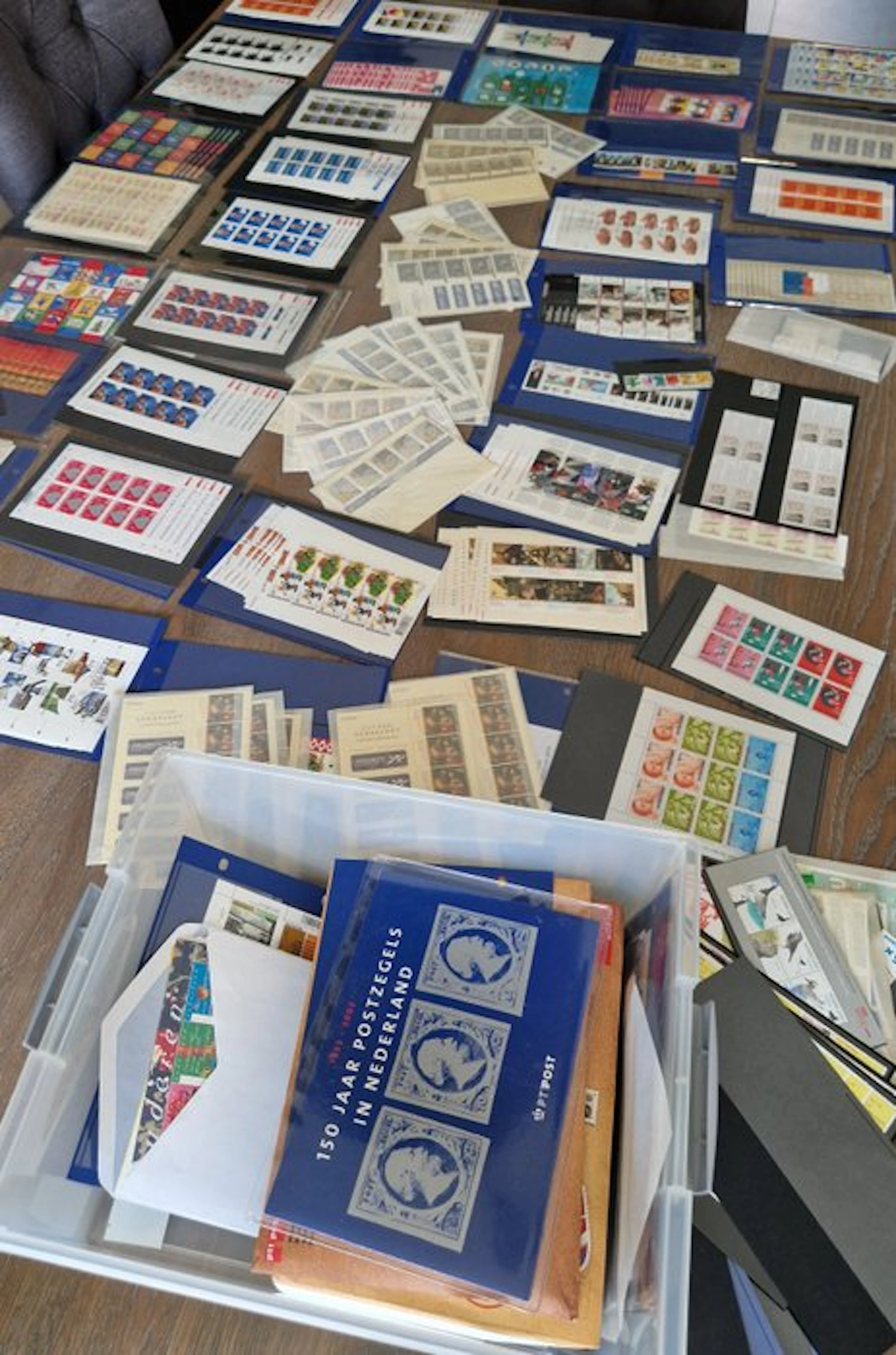 Netherlands - Huge value in mint-condition surprise lot...