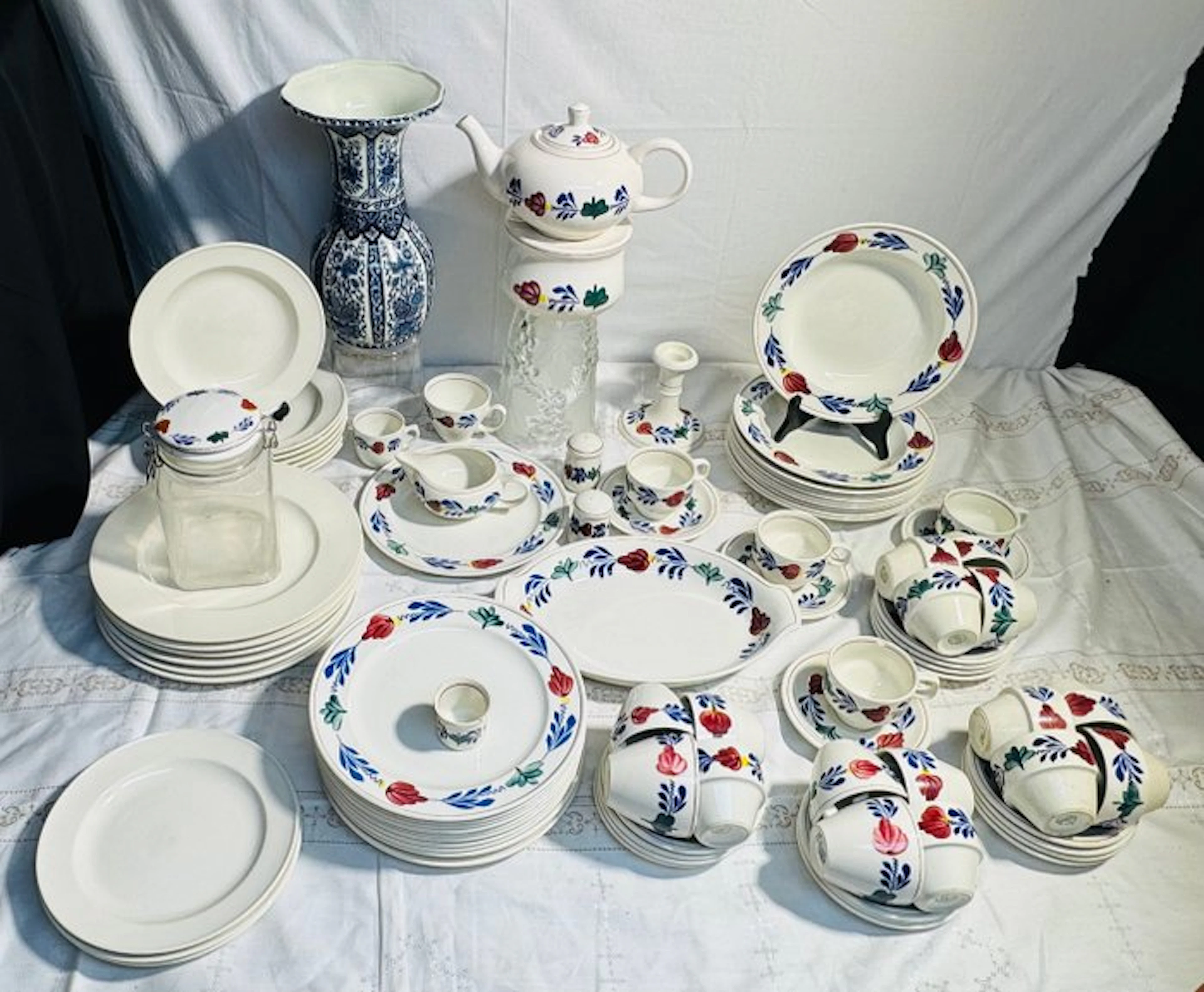Royal Boch - Table service for 12 (88) - Porcelain