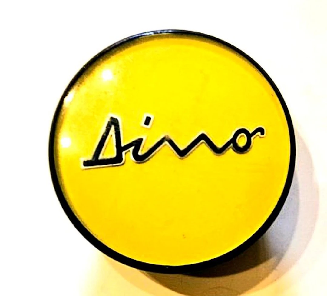 ri 308GT4 Dino wheelcap Emblem (New Old Stock) - Ferrari...