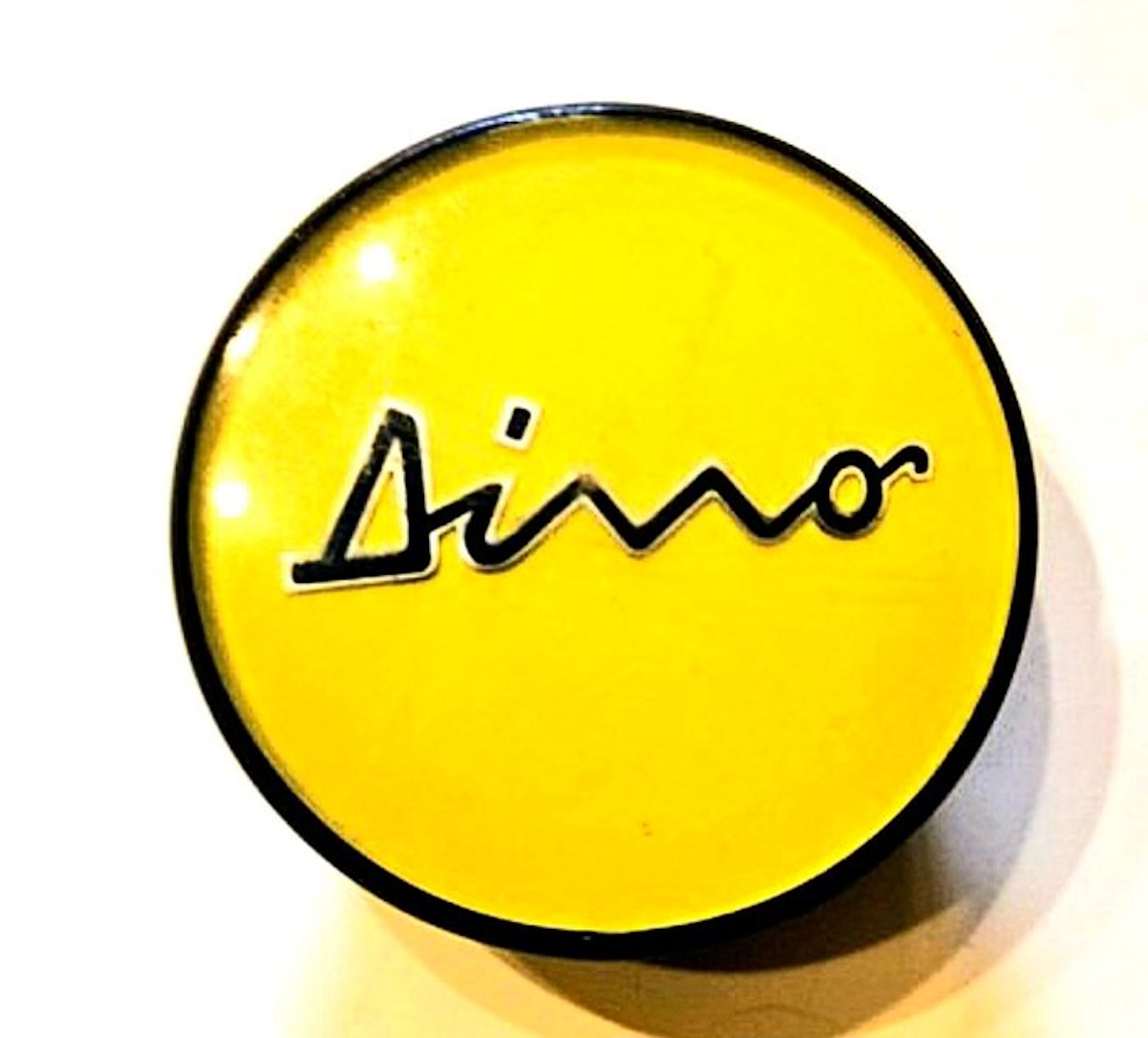 ri 308GT4 Dino wheelcap Emblem (New Old Stock) - Ferrari...